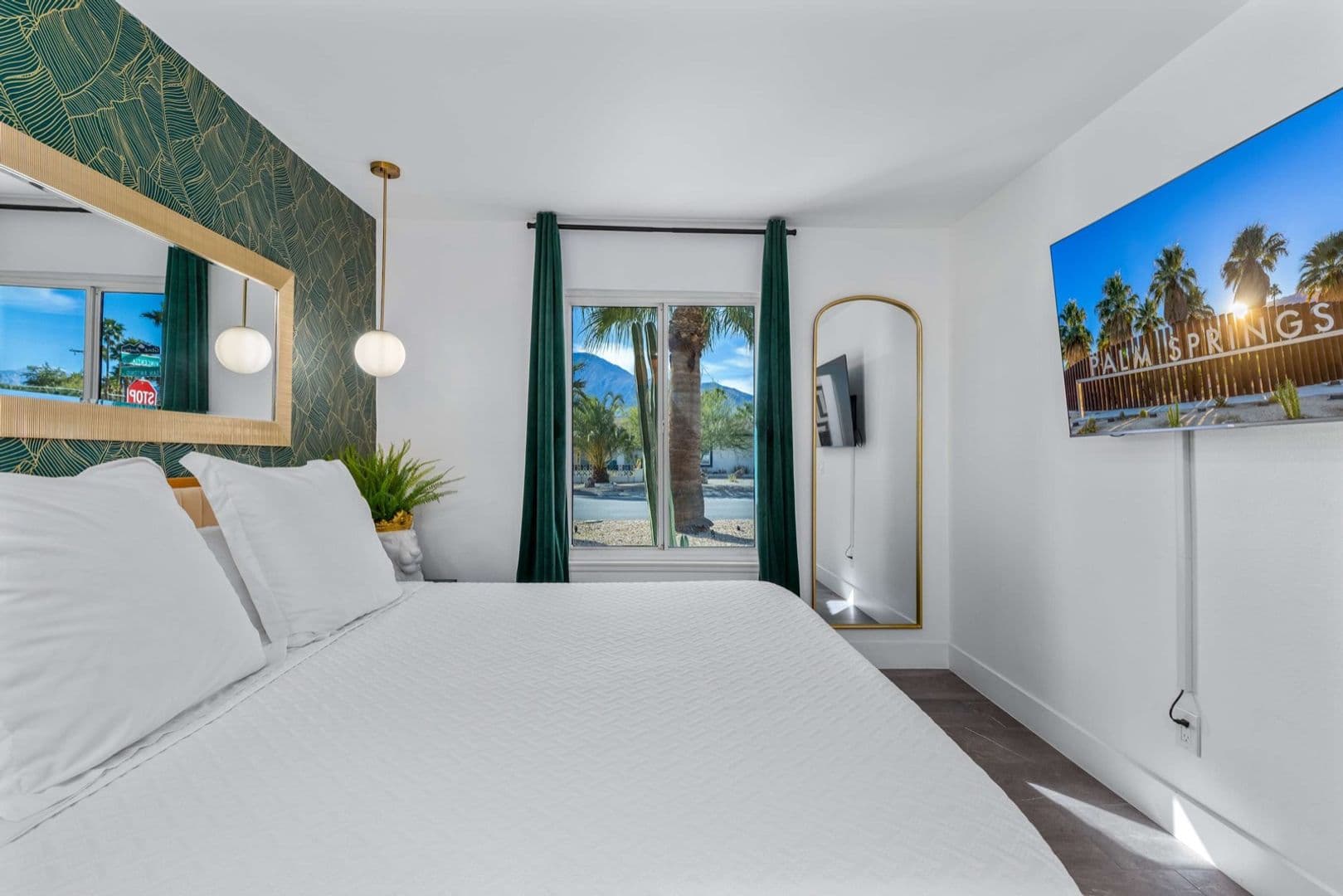 Palm Springs House: 2380 N San Antonio Rd