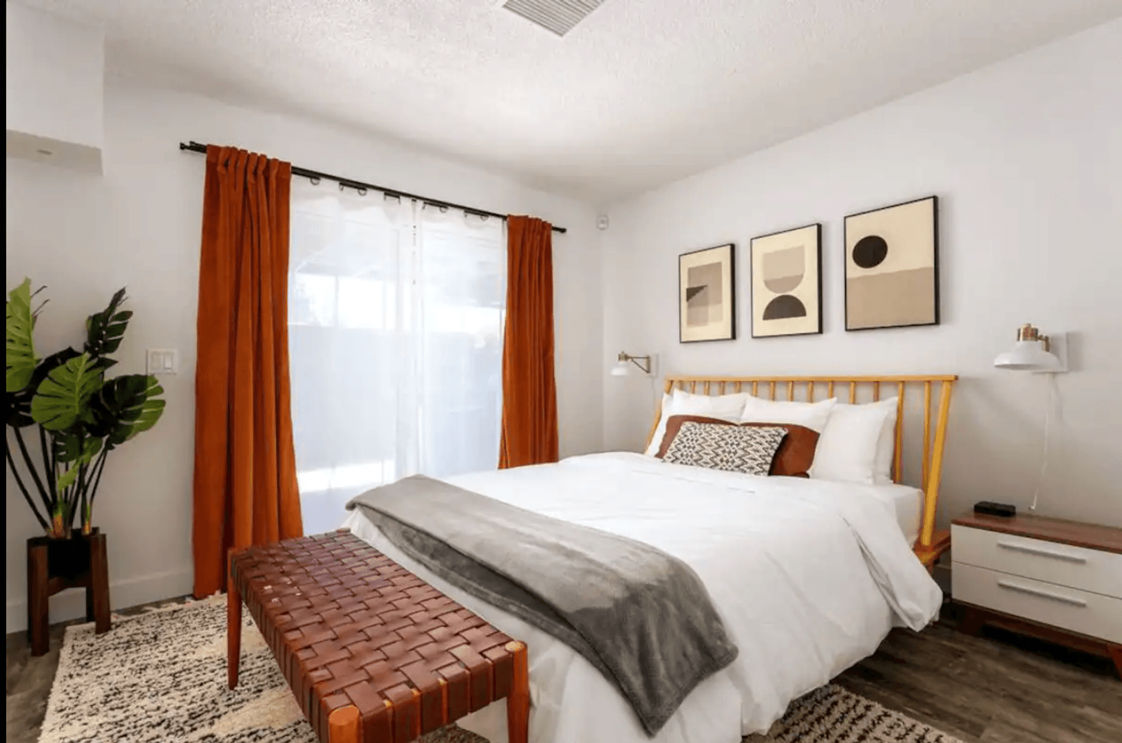 Palm Springs House: 547 N Sunrise Way