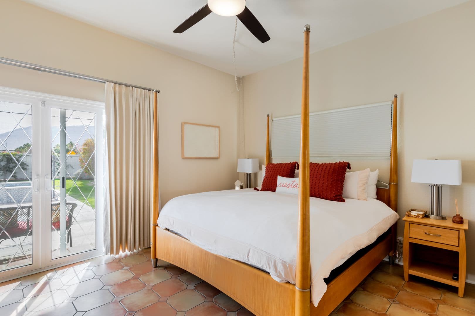 Palm Springs House: 477 East Via Colusa
