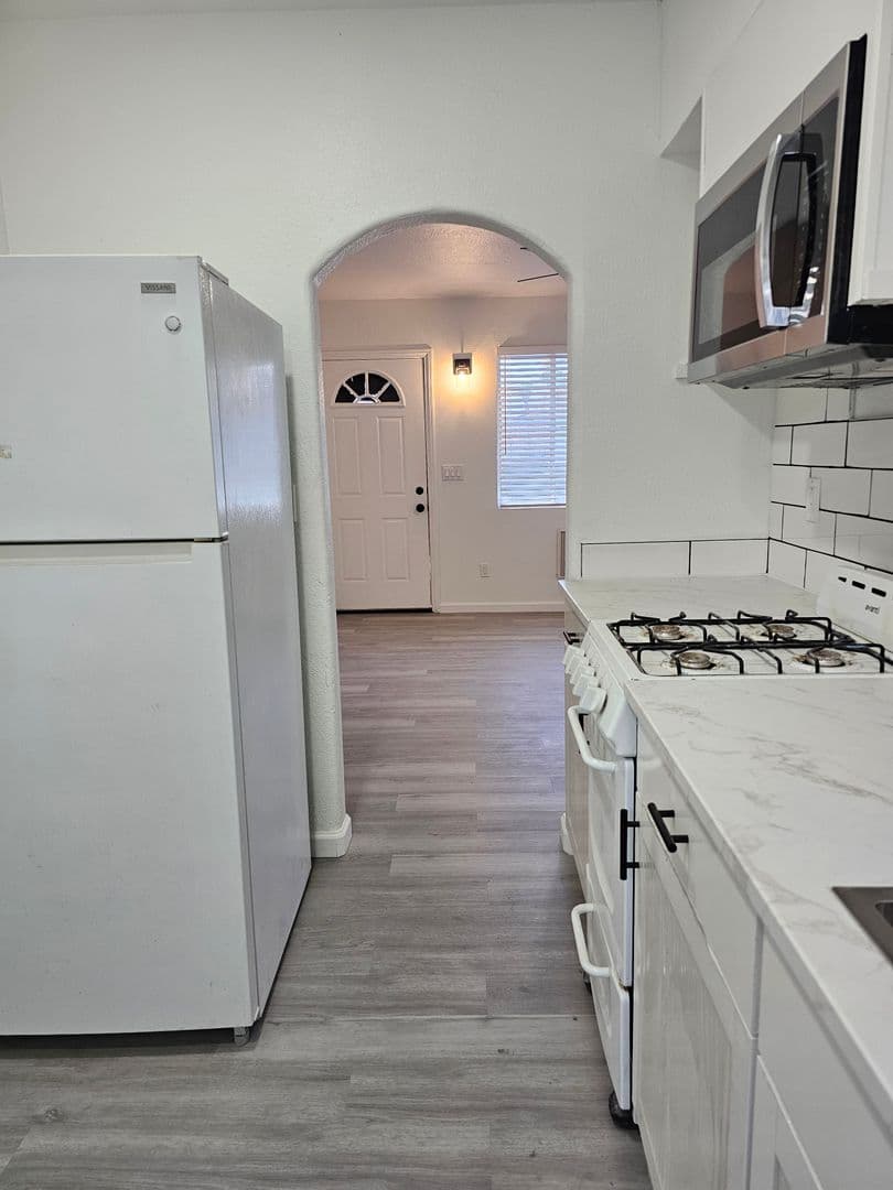 Palm Springs Apartment: 2231 N Palm Canyon