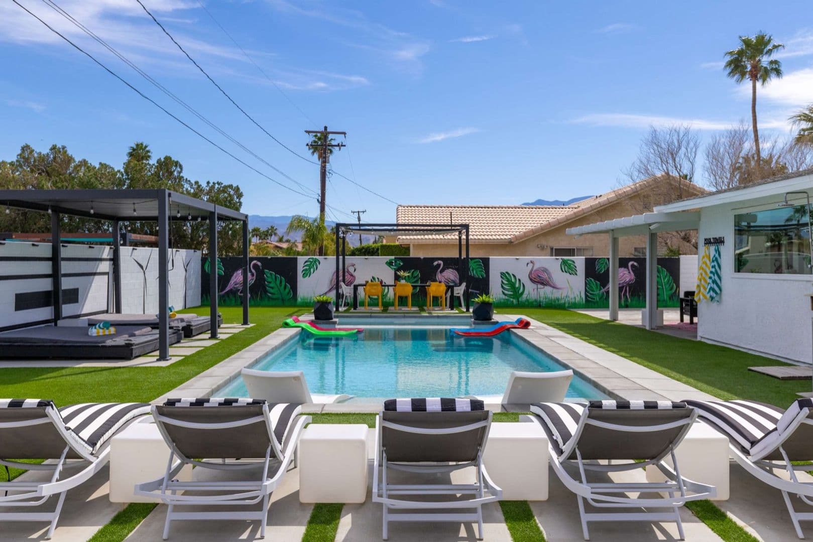 Palm Springs House: 2380 N San Antonio Rd