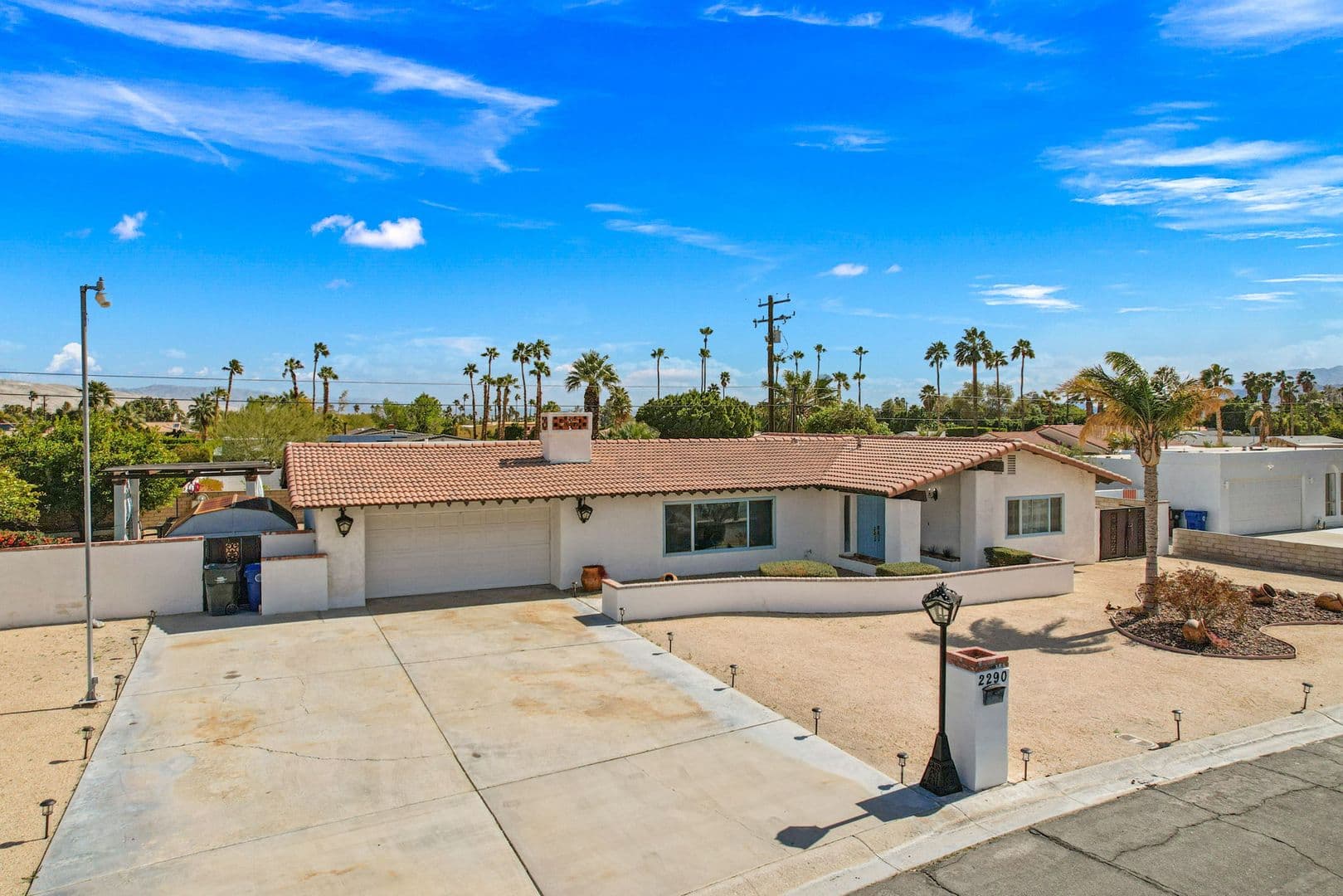 Palm Springs House: 2290 N Victoria Rd