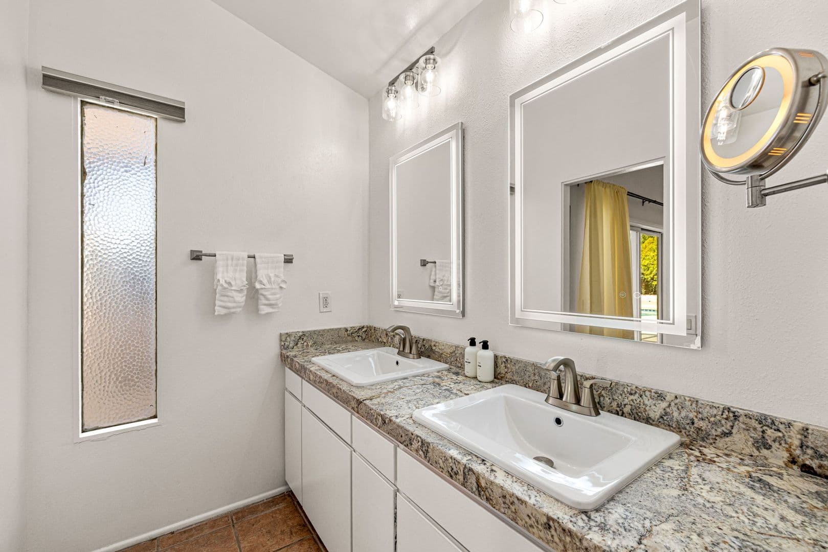 Palm Springs House: 2290 N Victoria Rd