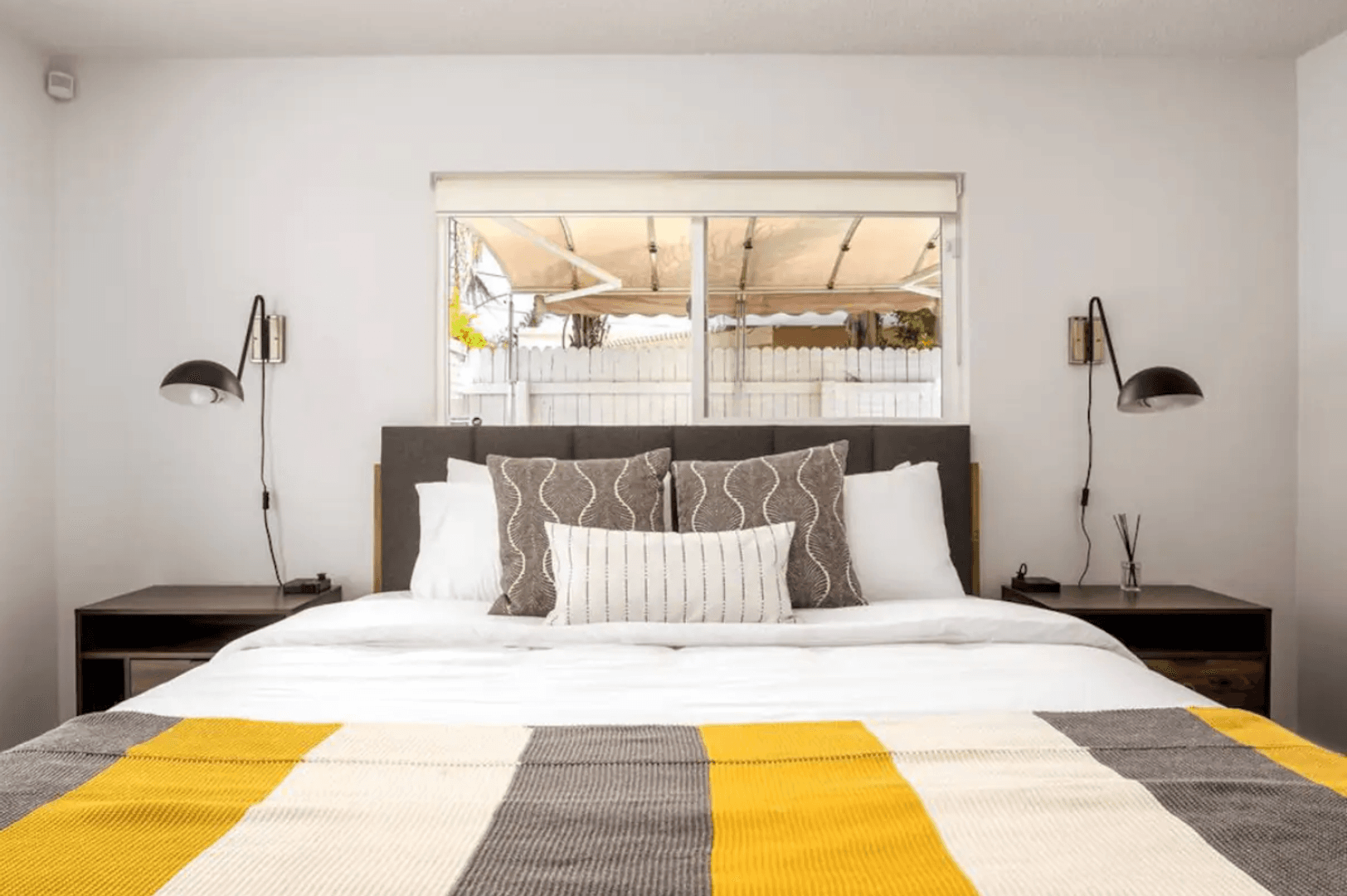 Palm Springs House: 547 N Sunrise Way