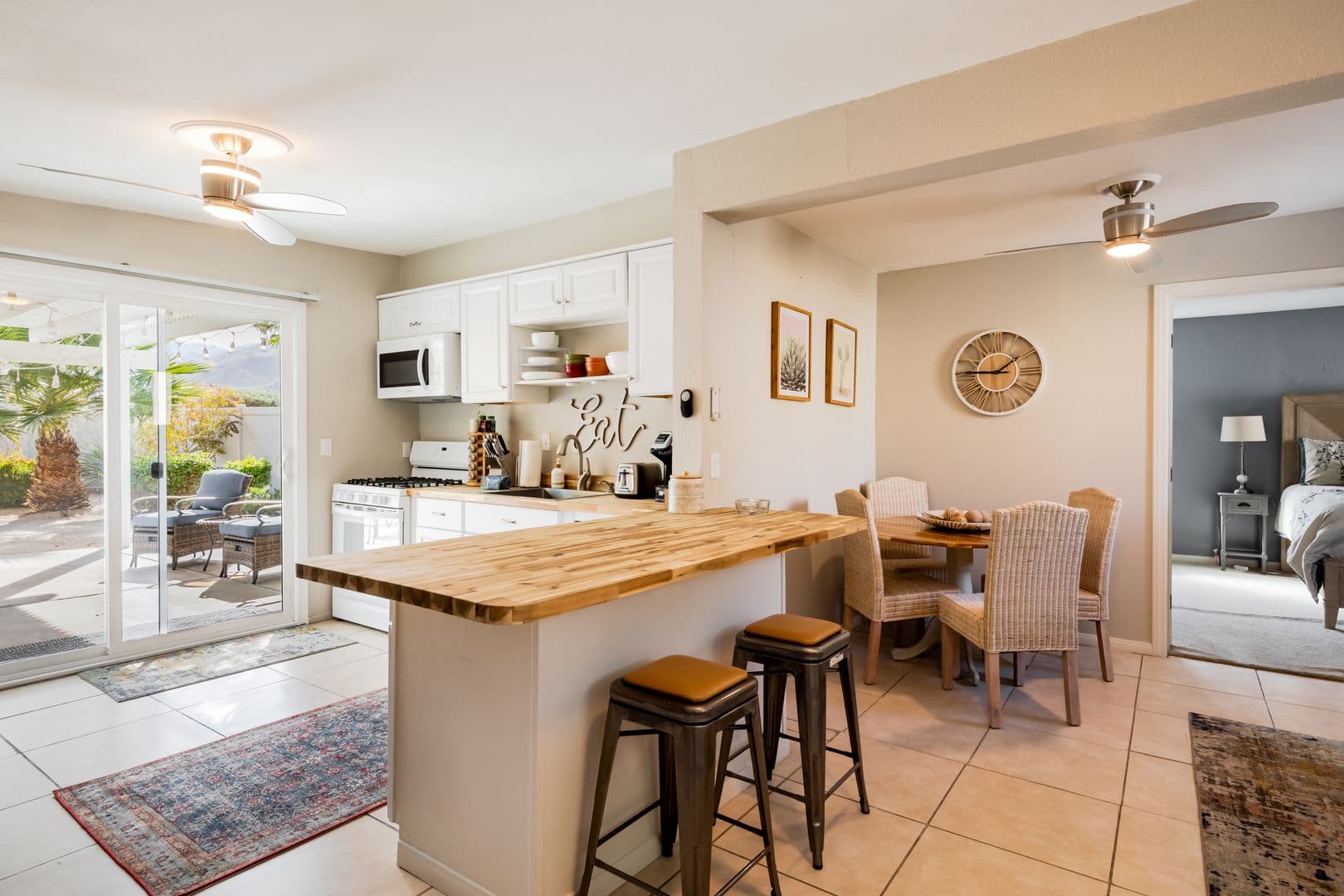 Palm Springs House: 477 East Via Colusa