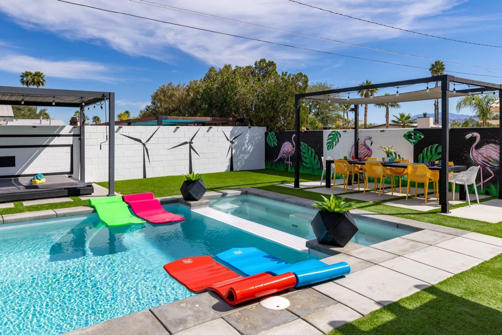 Palm Springs House: 2380 N San Antonio Rd