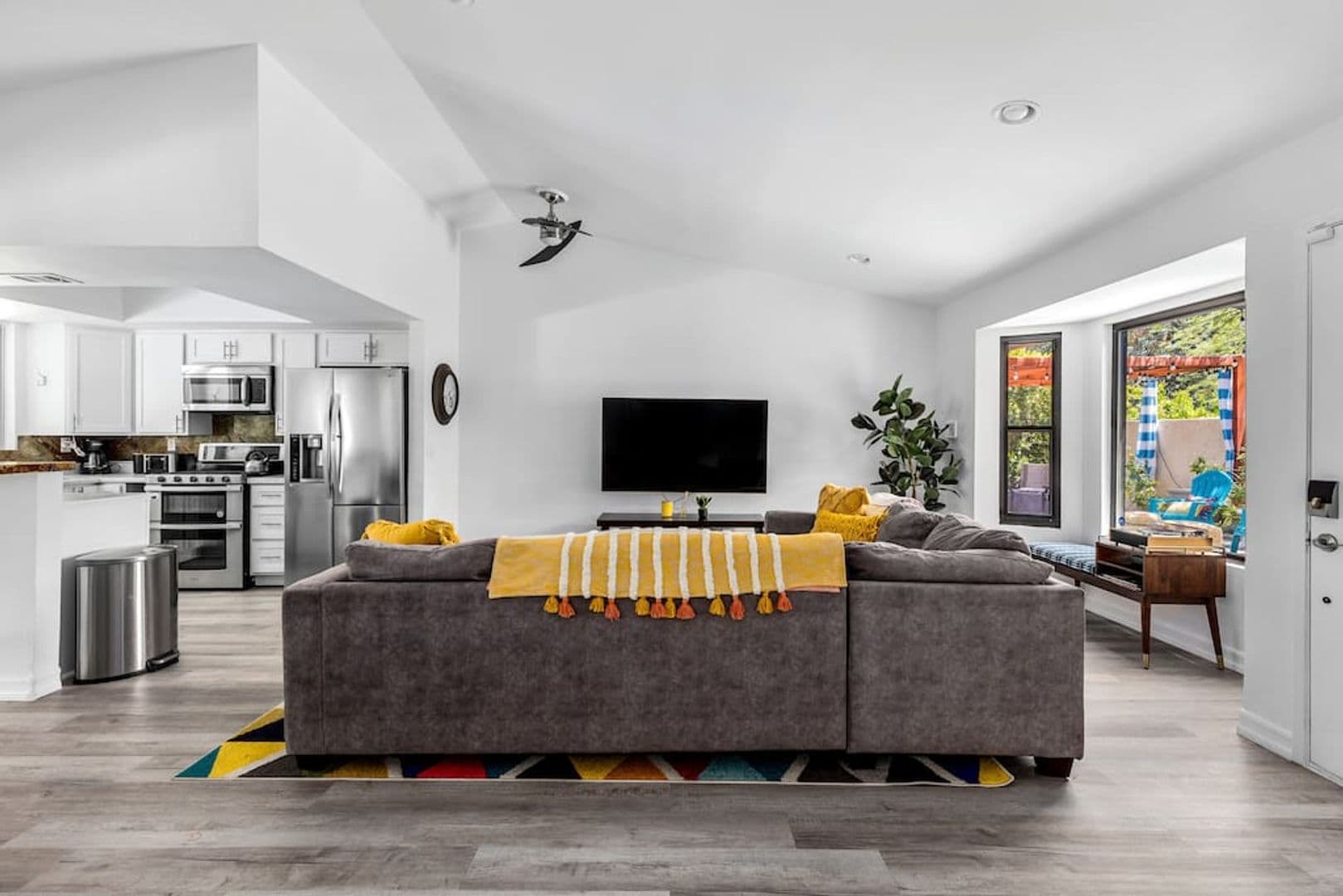 Palm Springs House: 2184 E Powell Rd