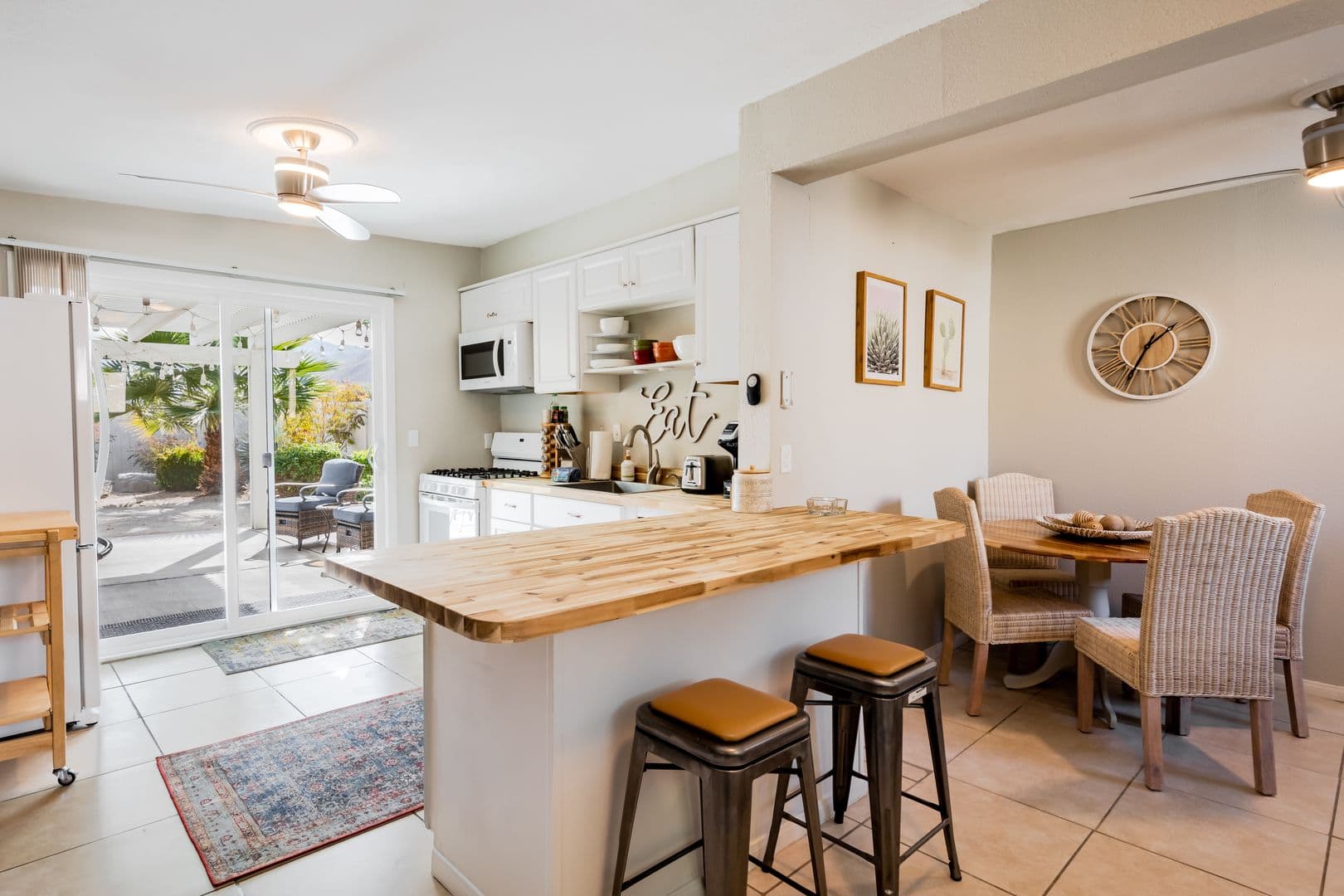 Palm Springs House: 477 East Via Colusa