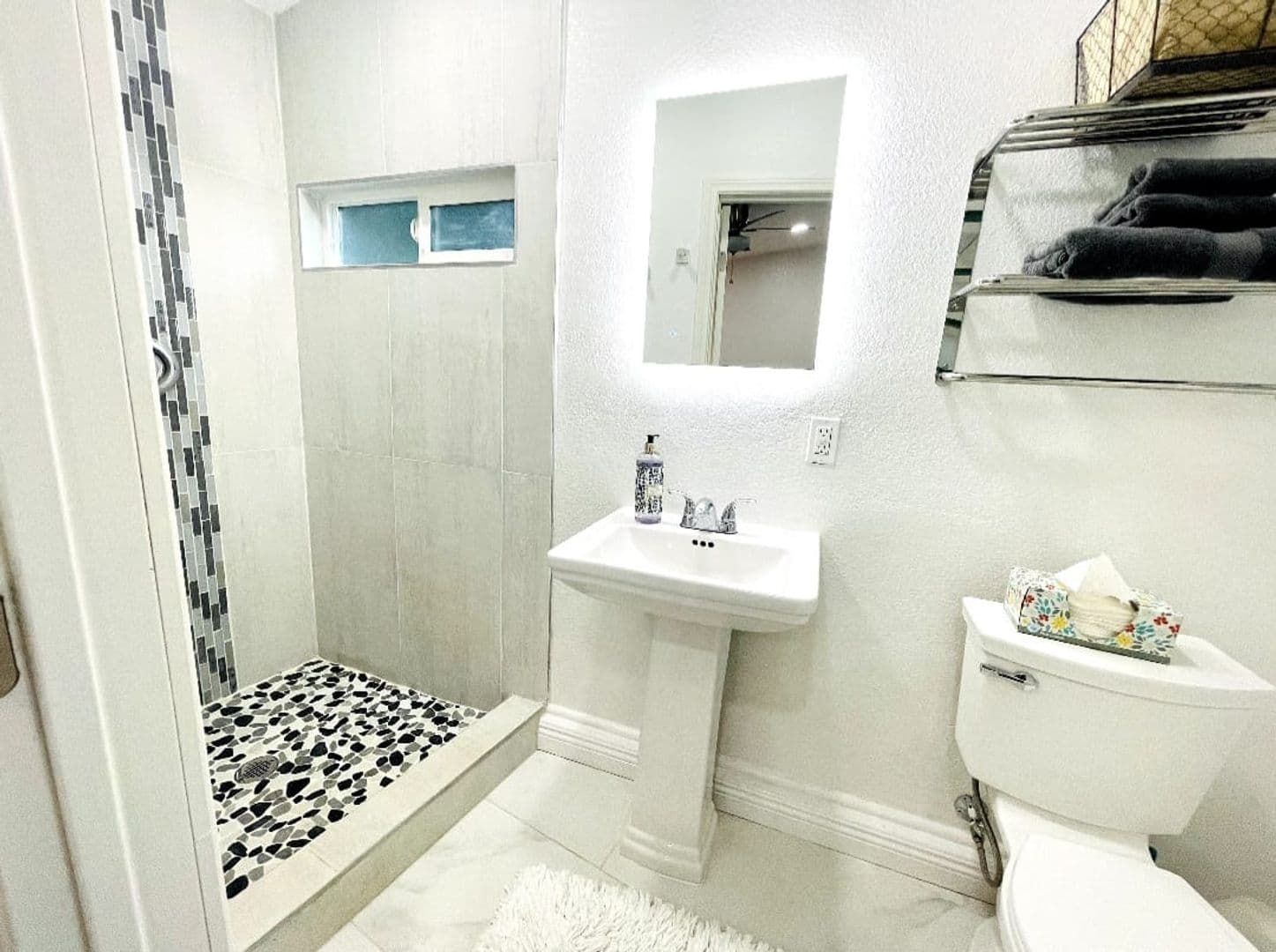 Fallbrook House: 1412 El Nido Dr