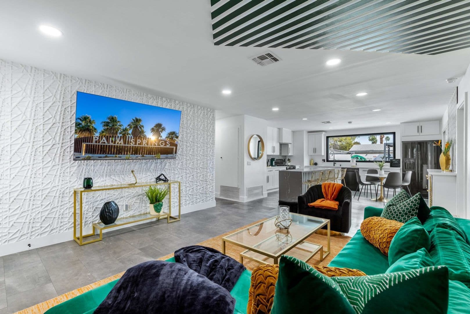Palm Springs House: 2380 N San Antonio Rd