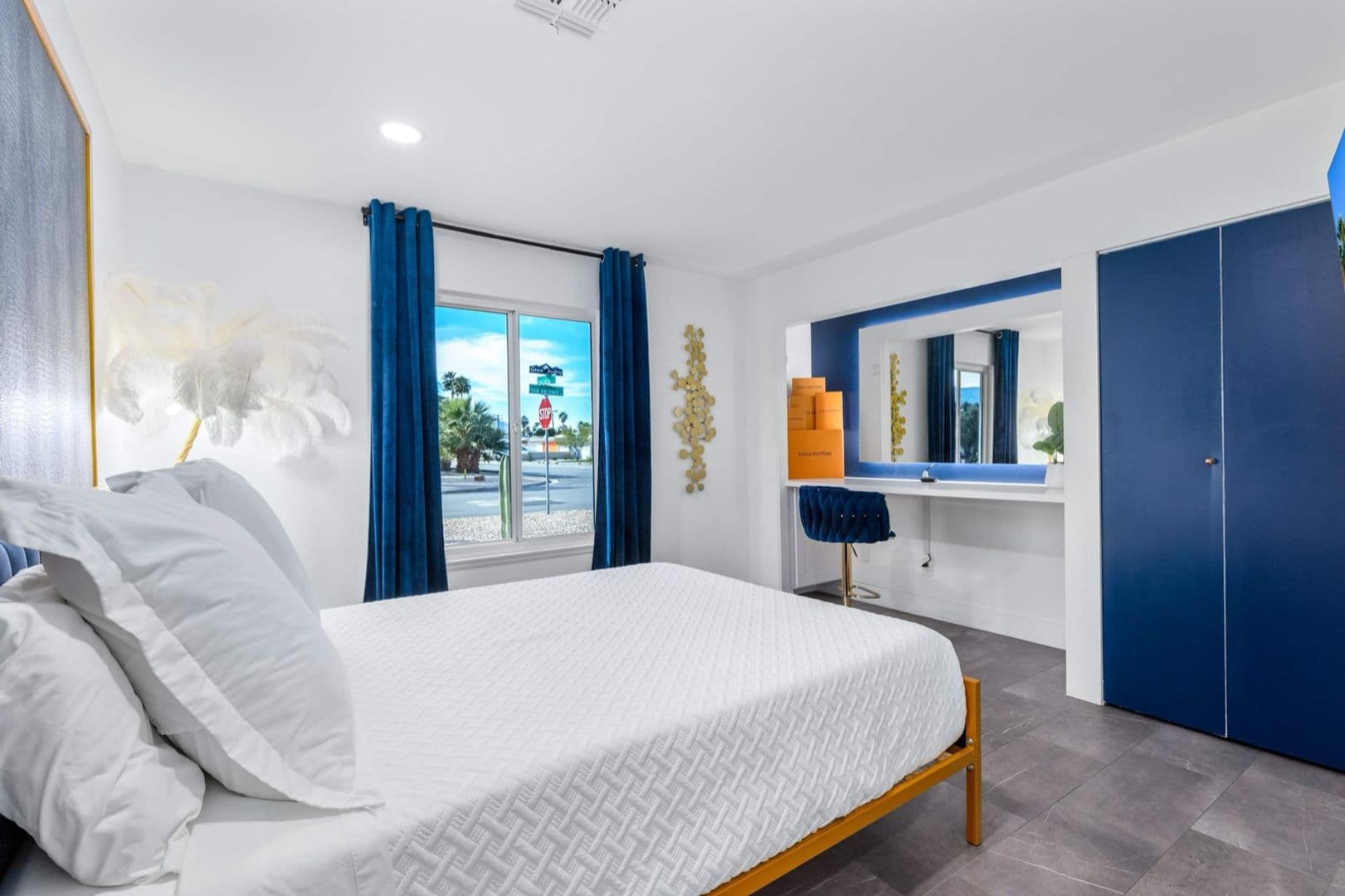Palm Springs House: 2380 N San Antonio Rd