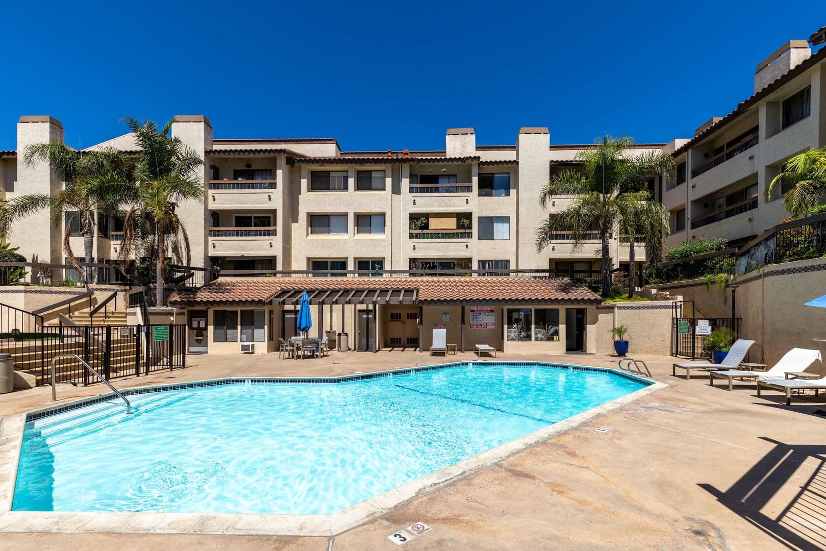 San Diego House: 6757 Friars Rd