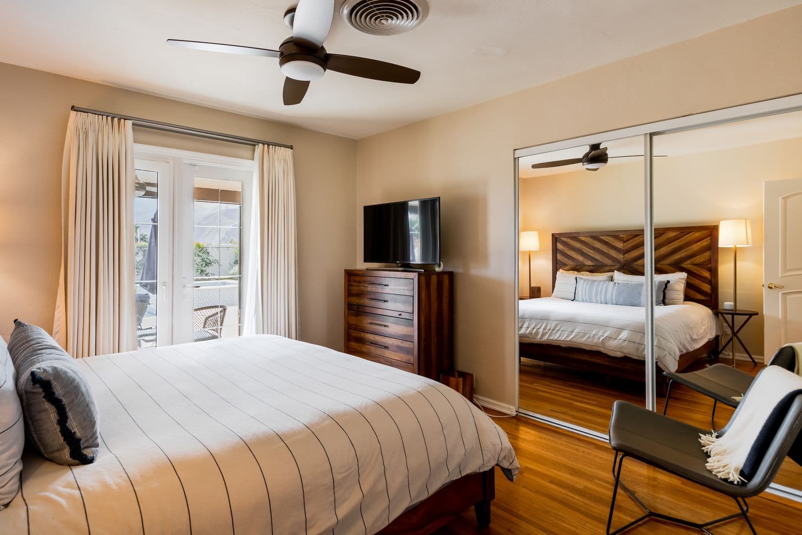 Palm Springs House: 477 East Via Colusa