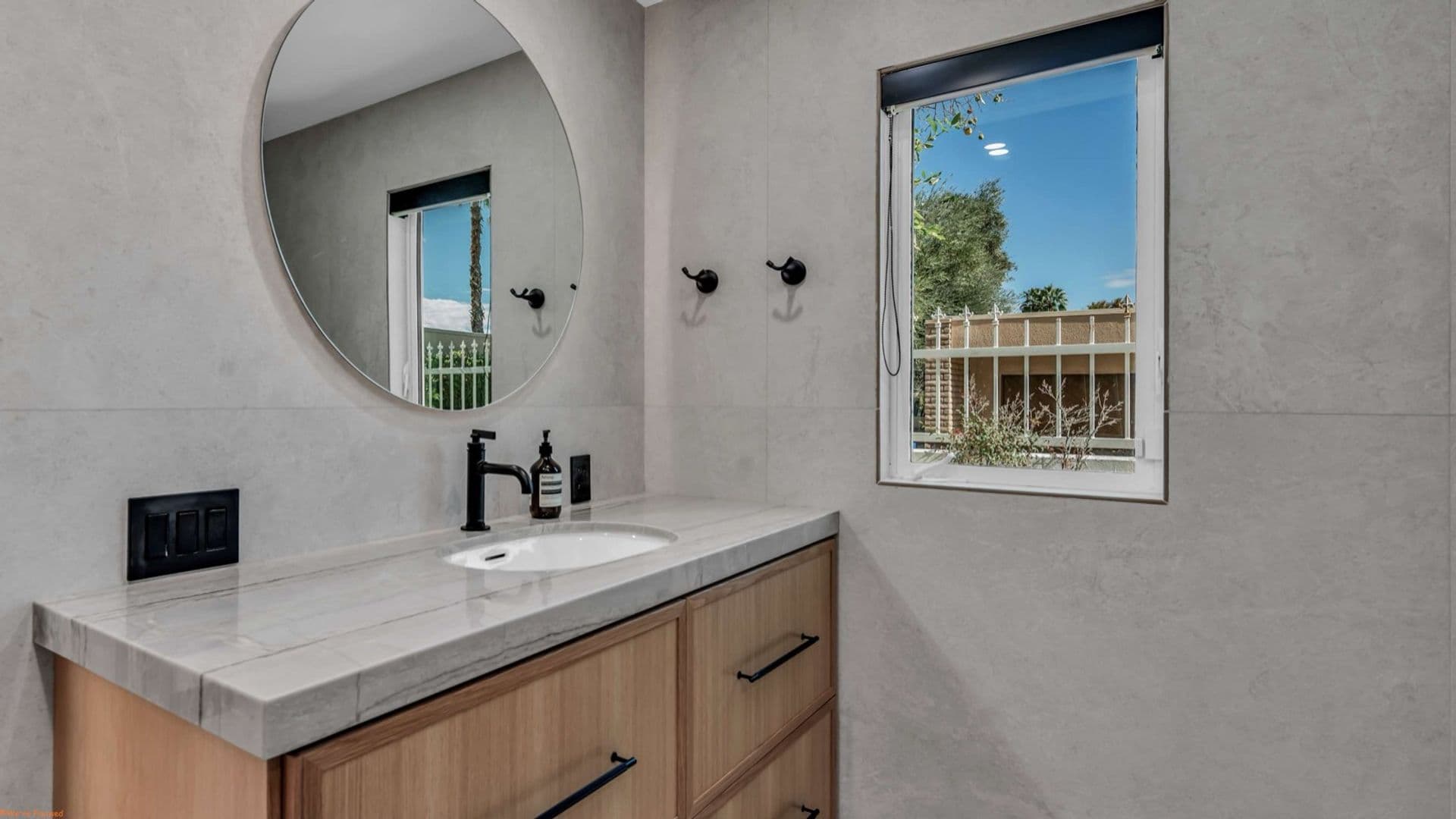 Palm Springs House: 875 Tamarisk Rd