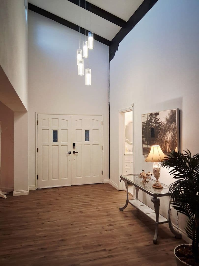 Fallbrook House: 1412 El Nido Dr