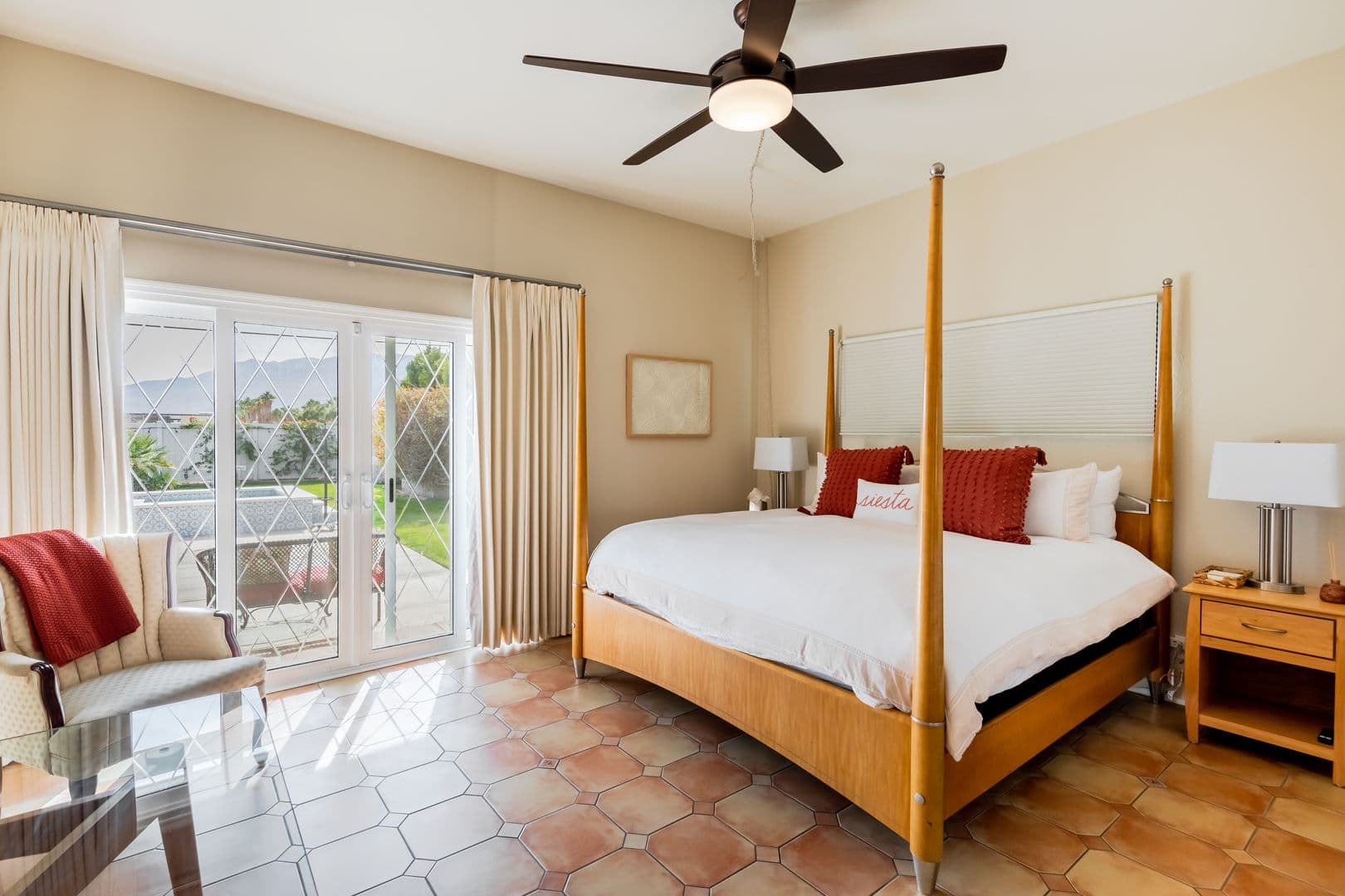 Palm Springs House: 477 East Via Colusa