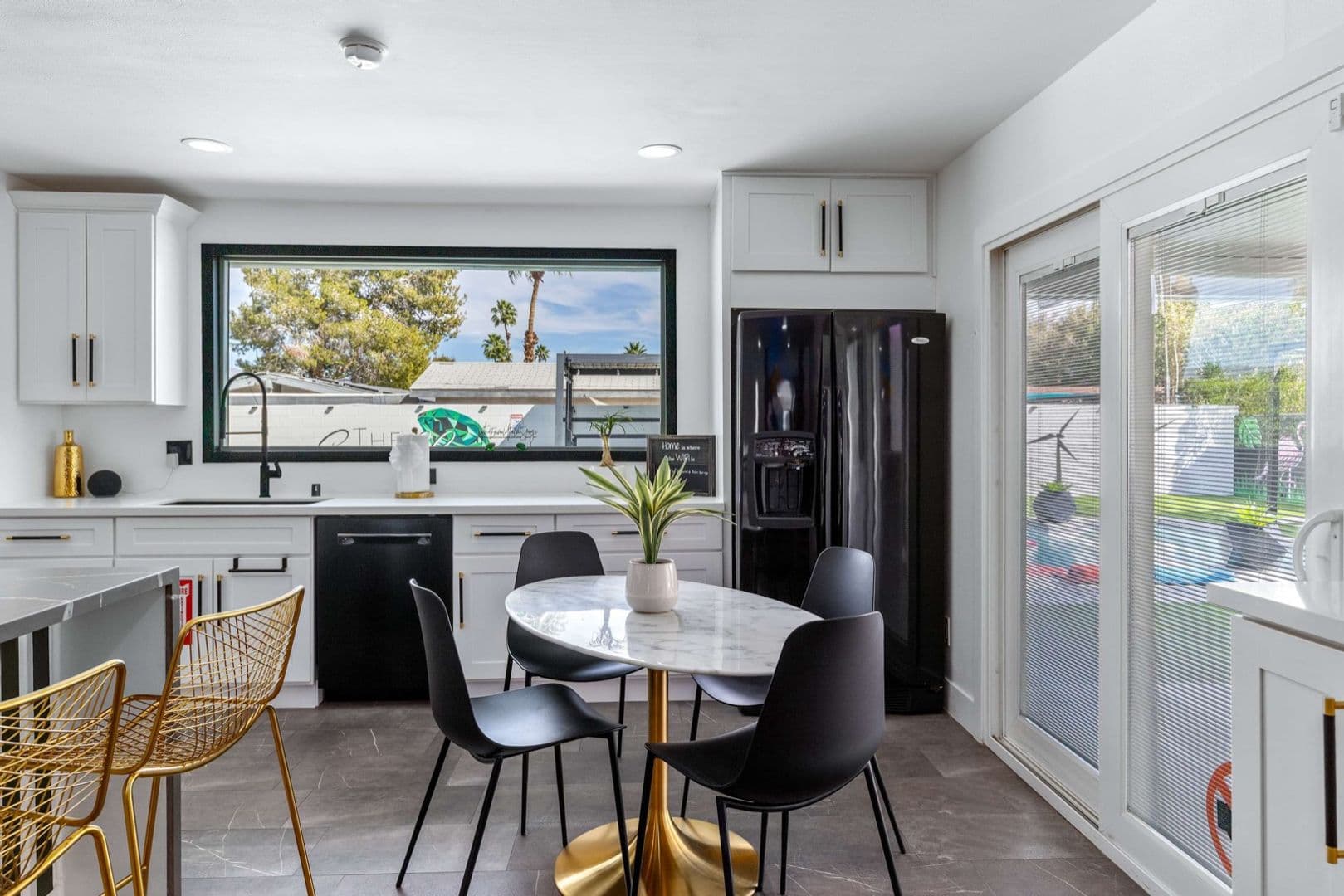 Palm Springs House: 2380 N San Antonio Rd