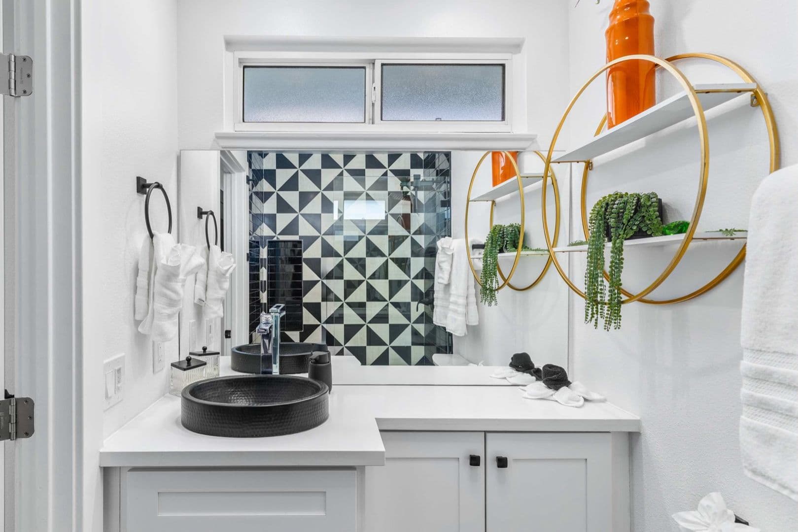 Palm Springs House: 2380 N San Antonio Rd