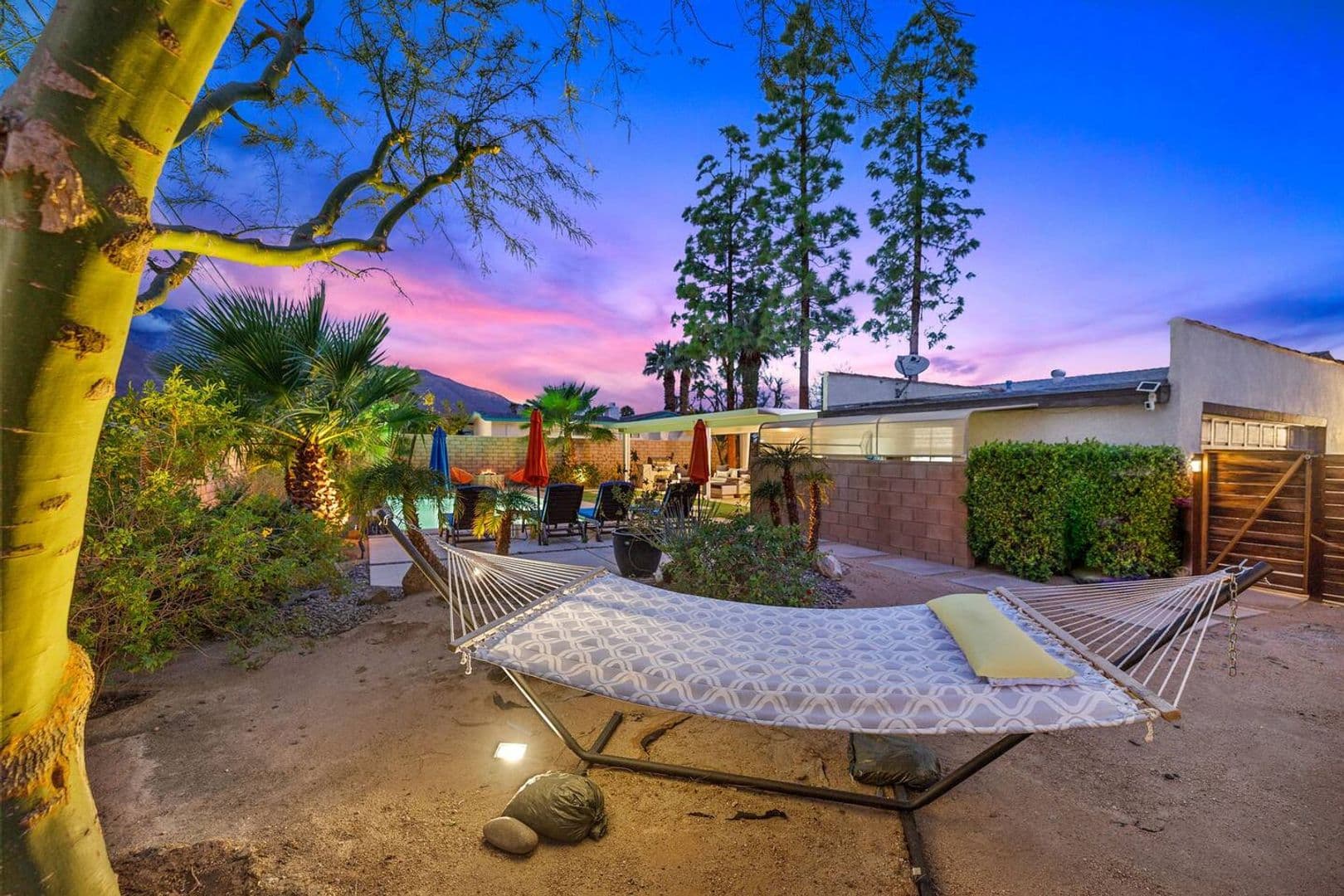 Palm Springs House: 2525 N Cerritos Rd