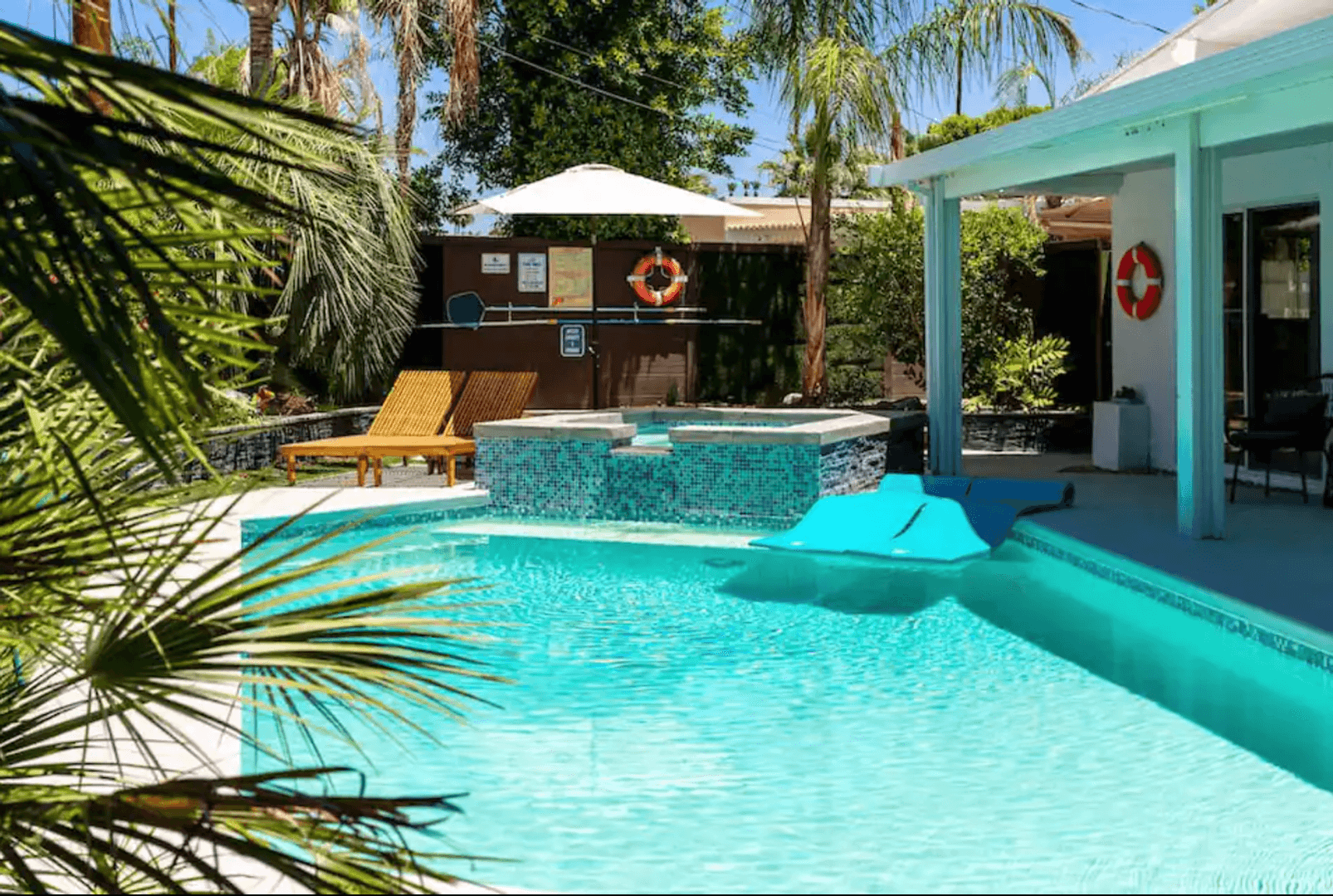 Palm Springs House: 547 N Sunrise Way