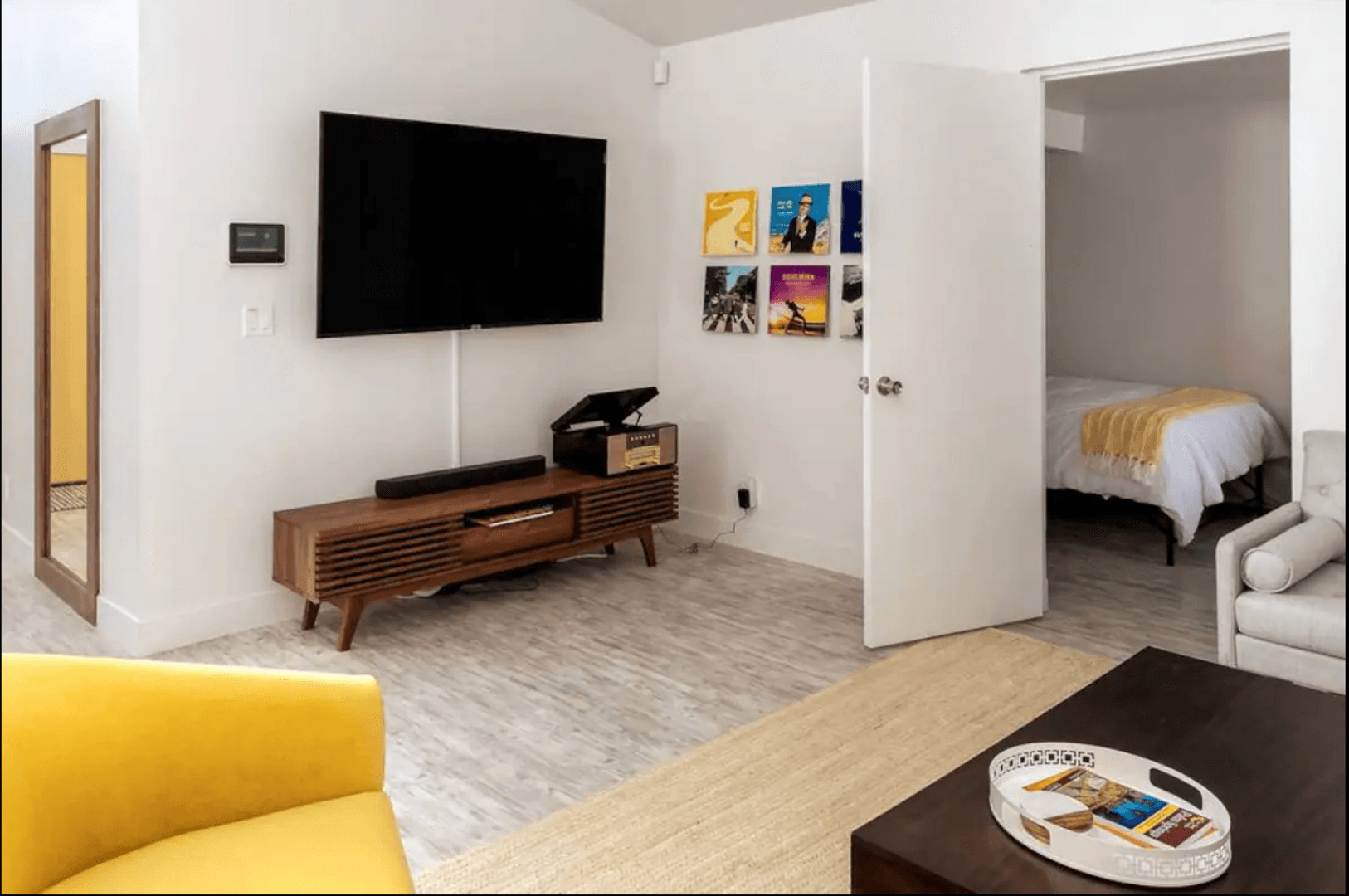Palm Springs House: 547 N Sunrise Way