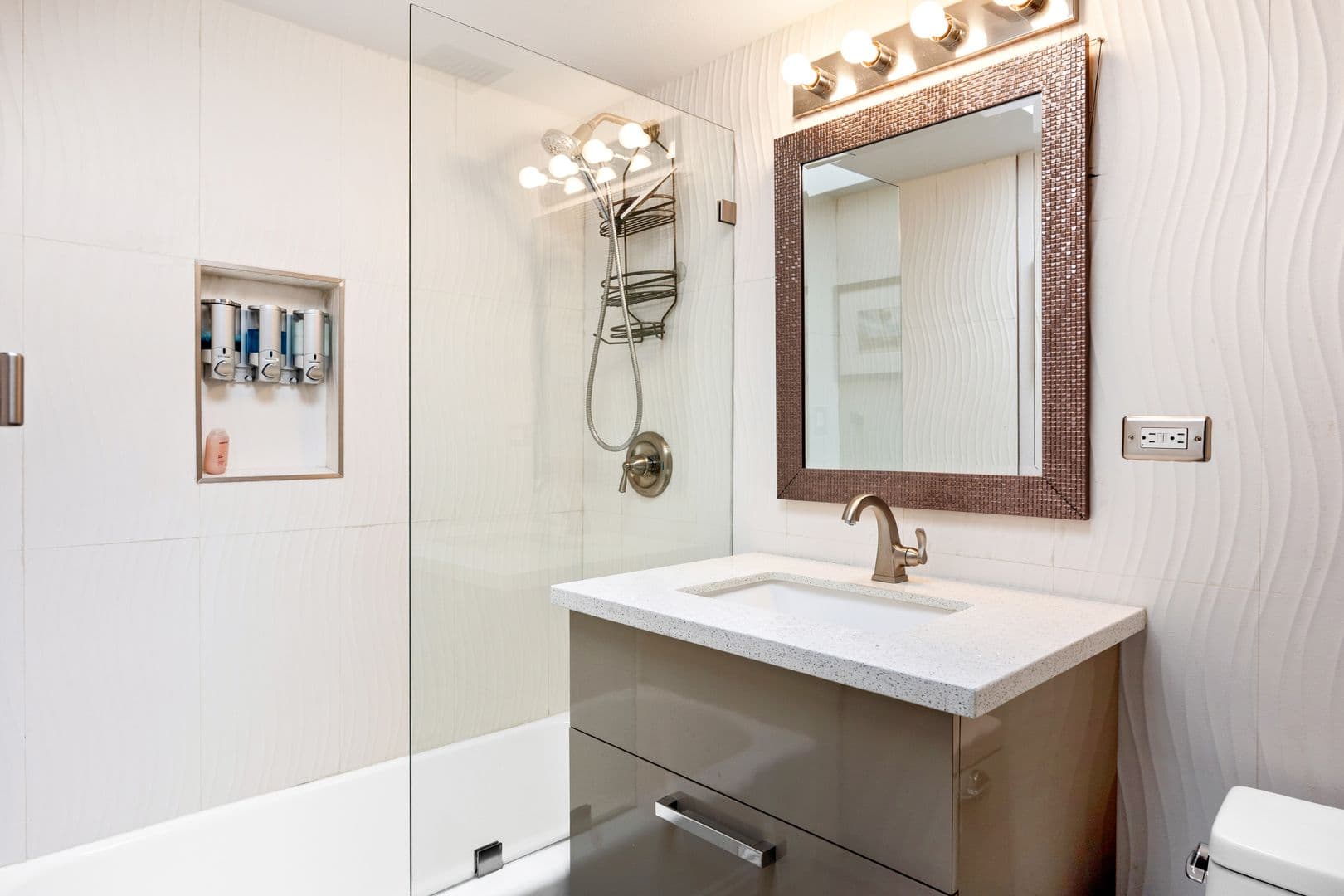 Palm Springs House: 915 E Racquet Club Rd