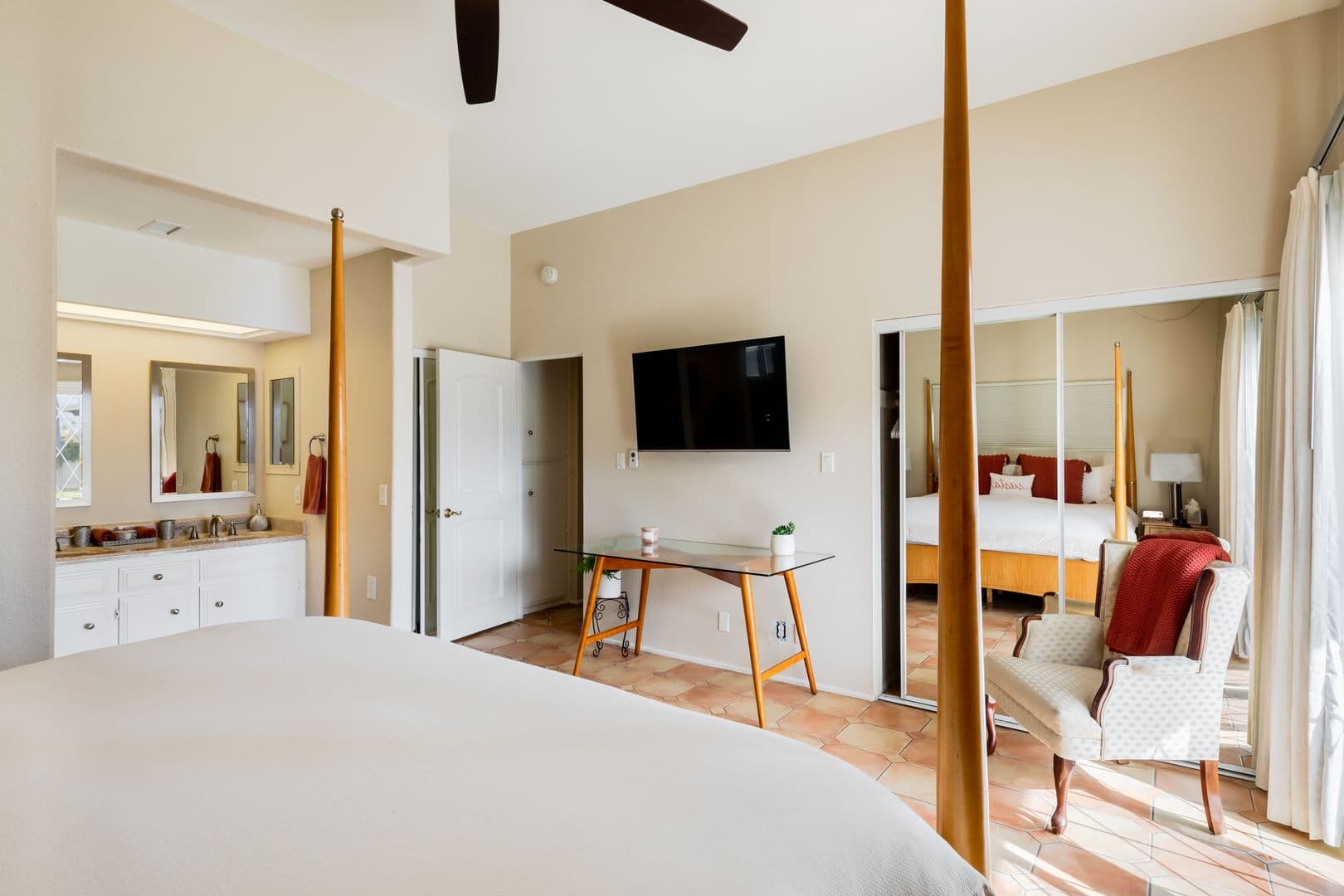Palm Springs House: 477 East Via Colusa