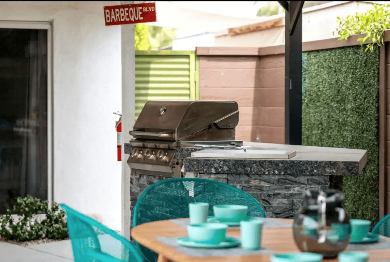Palm Springs House: 547 N Sunrise Way
