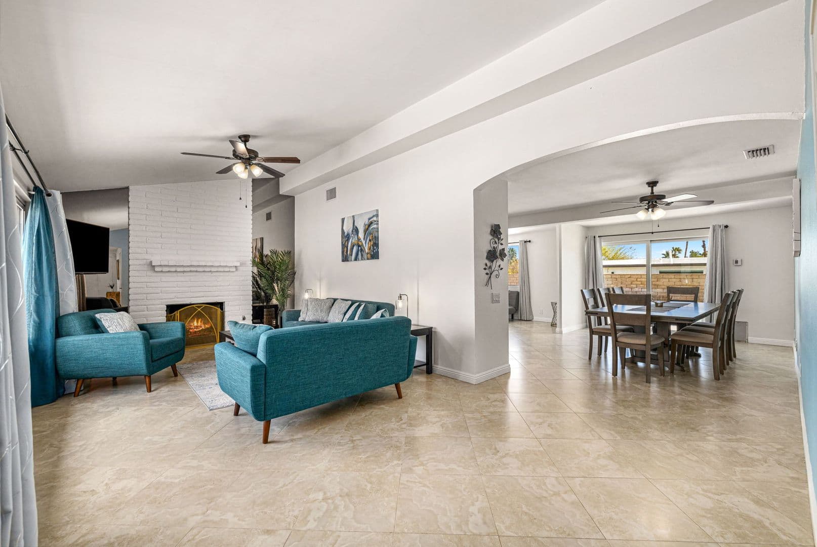 Palm Springs House: 2290 N Victoria Rd