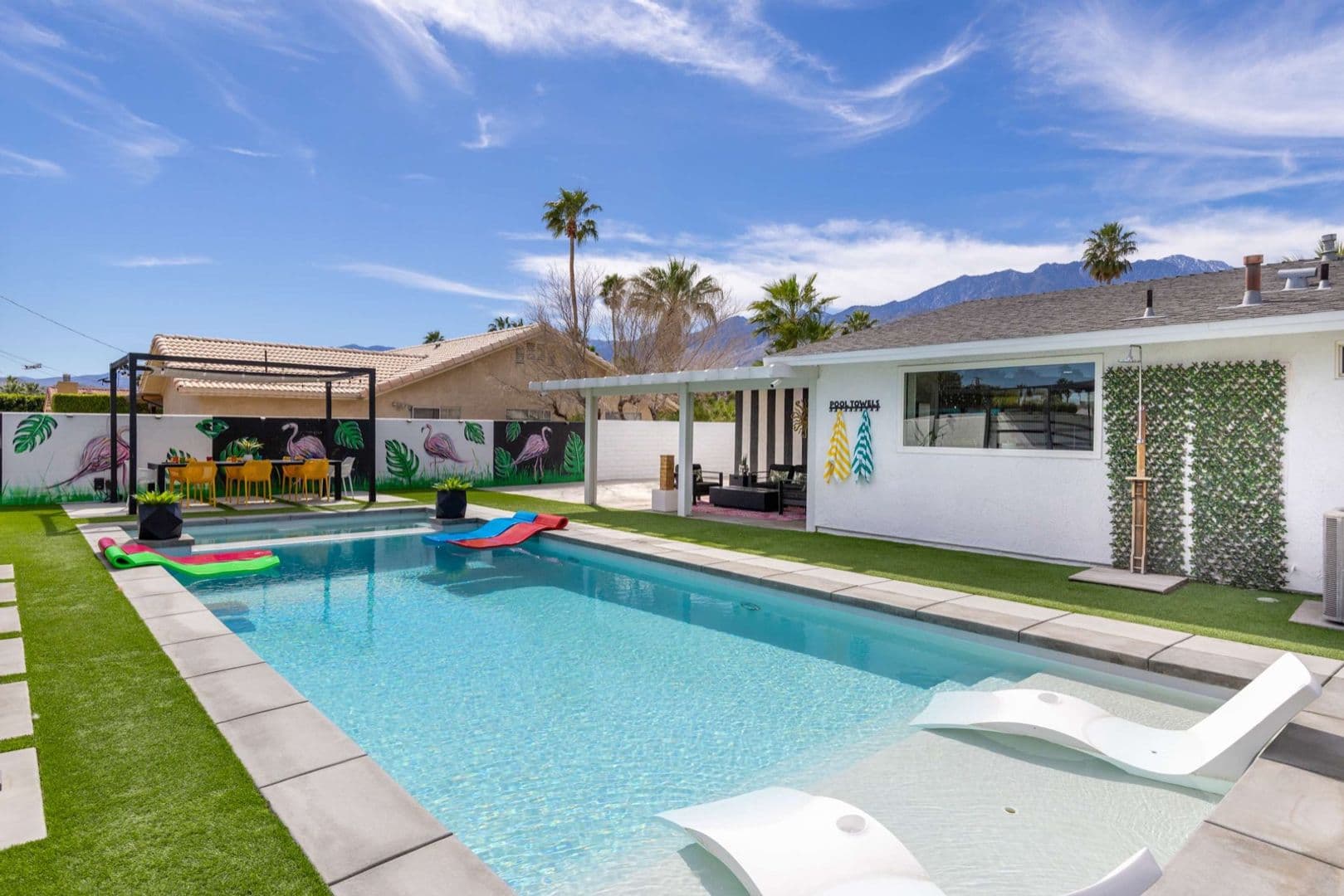 Palm Springs House: 2380 N San Antonio Rd