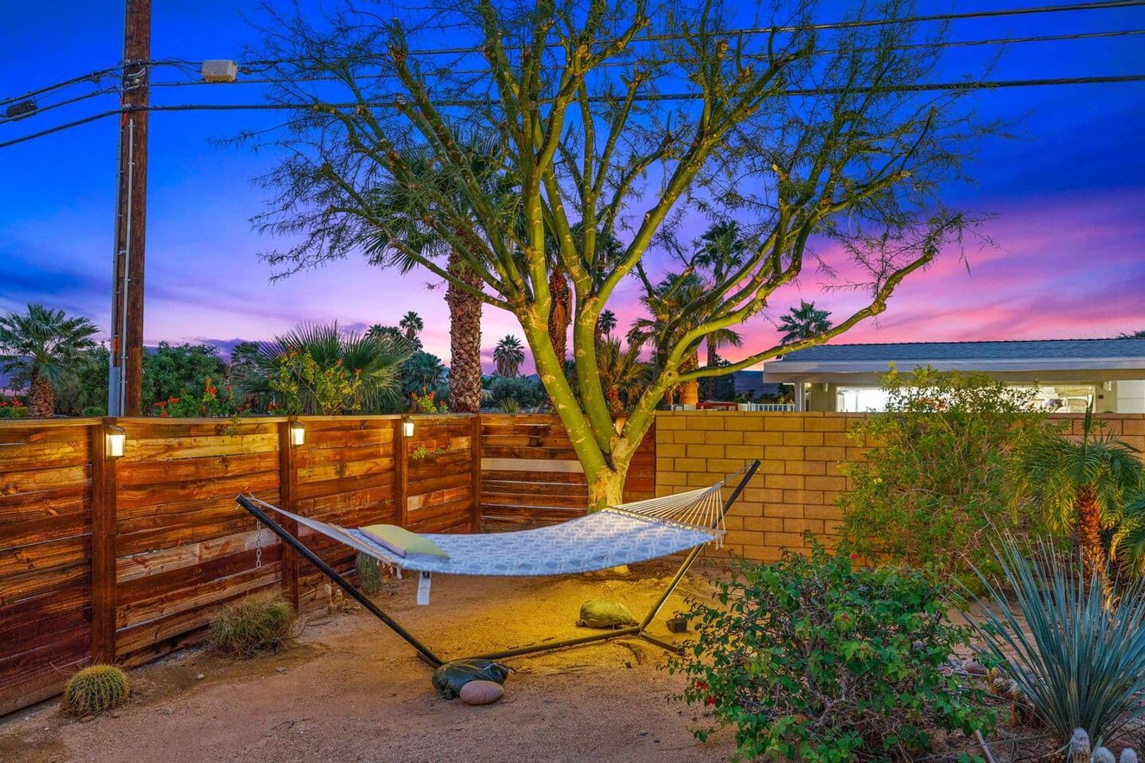 Palm Springs House: 2525 N Cerritos Rd