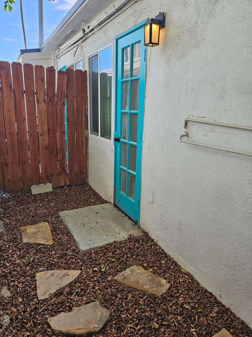 Palm Springs Apartment: 2231 N Palm Canyon