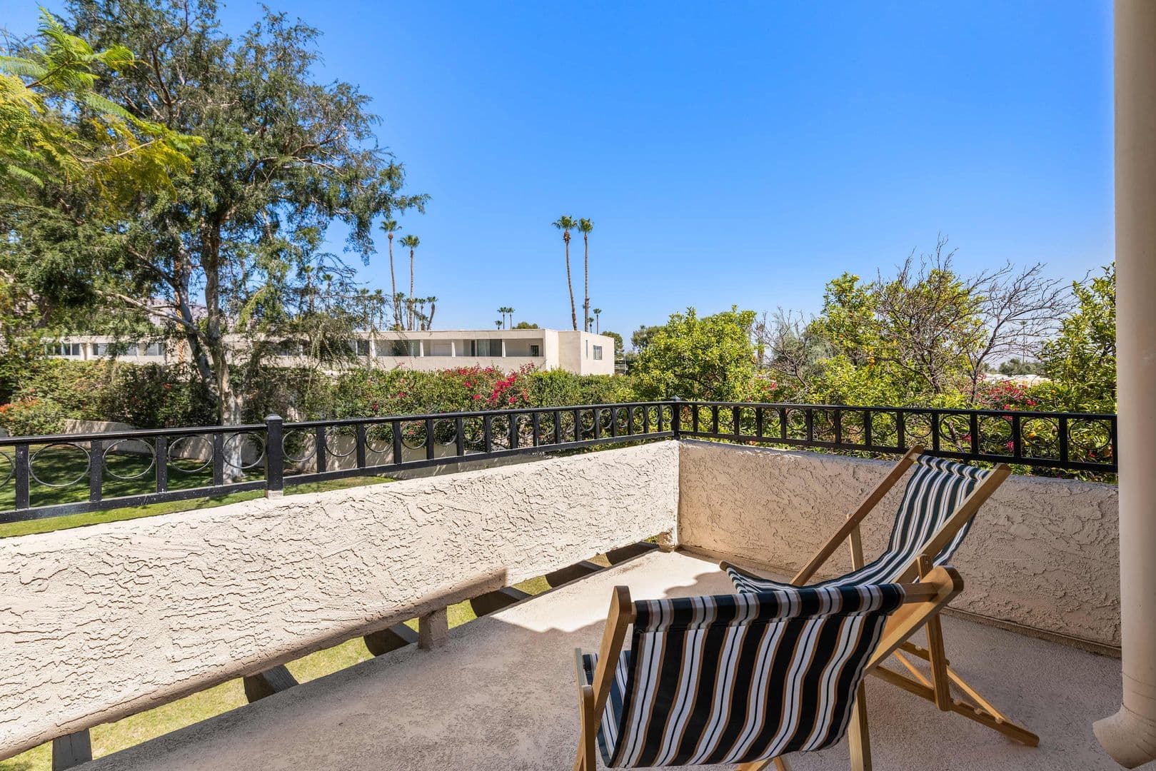 Palm Springs House: 2345 S Cherokee Way