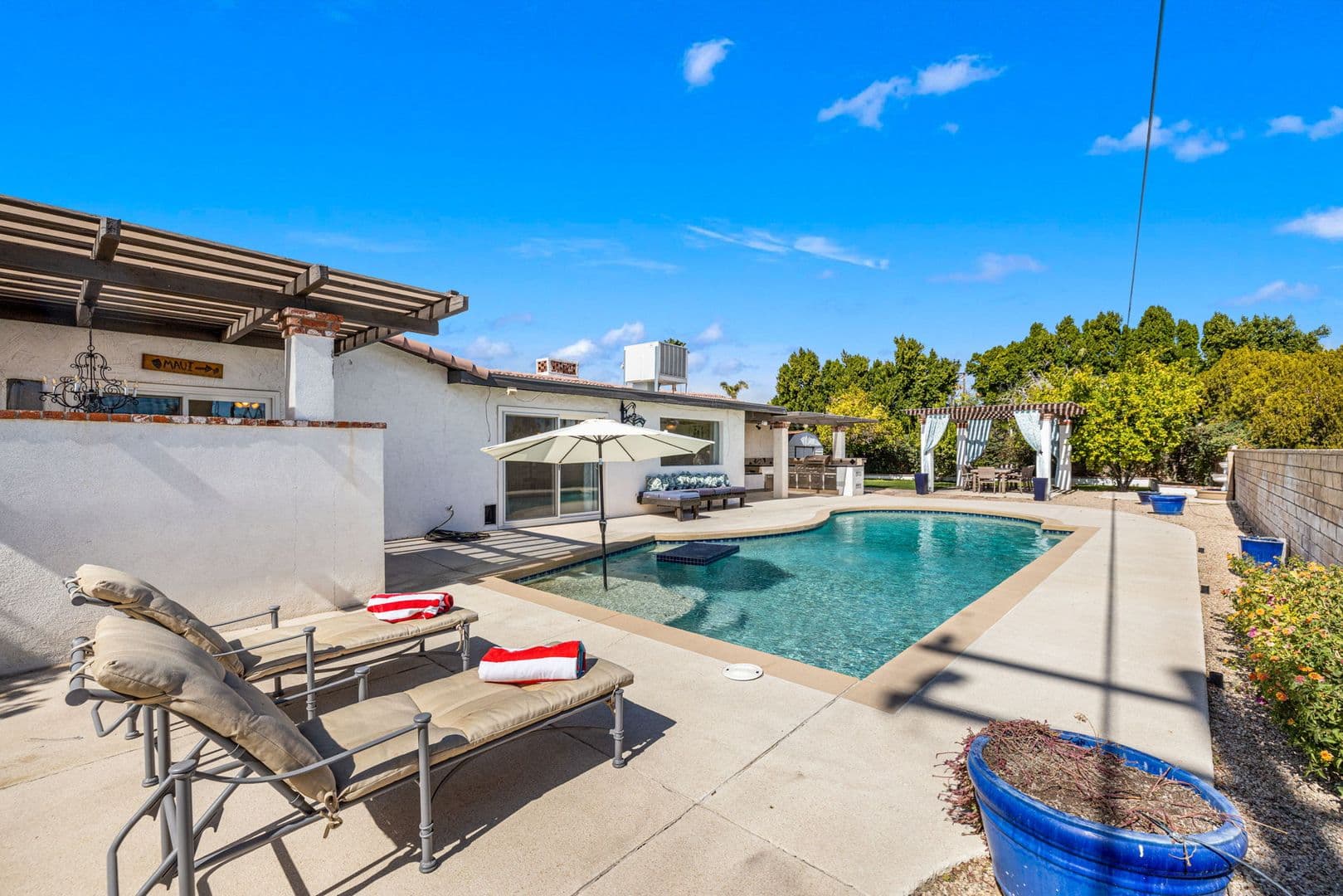Palm Springs House: 2290 N Victoria Rd