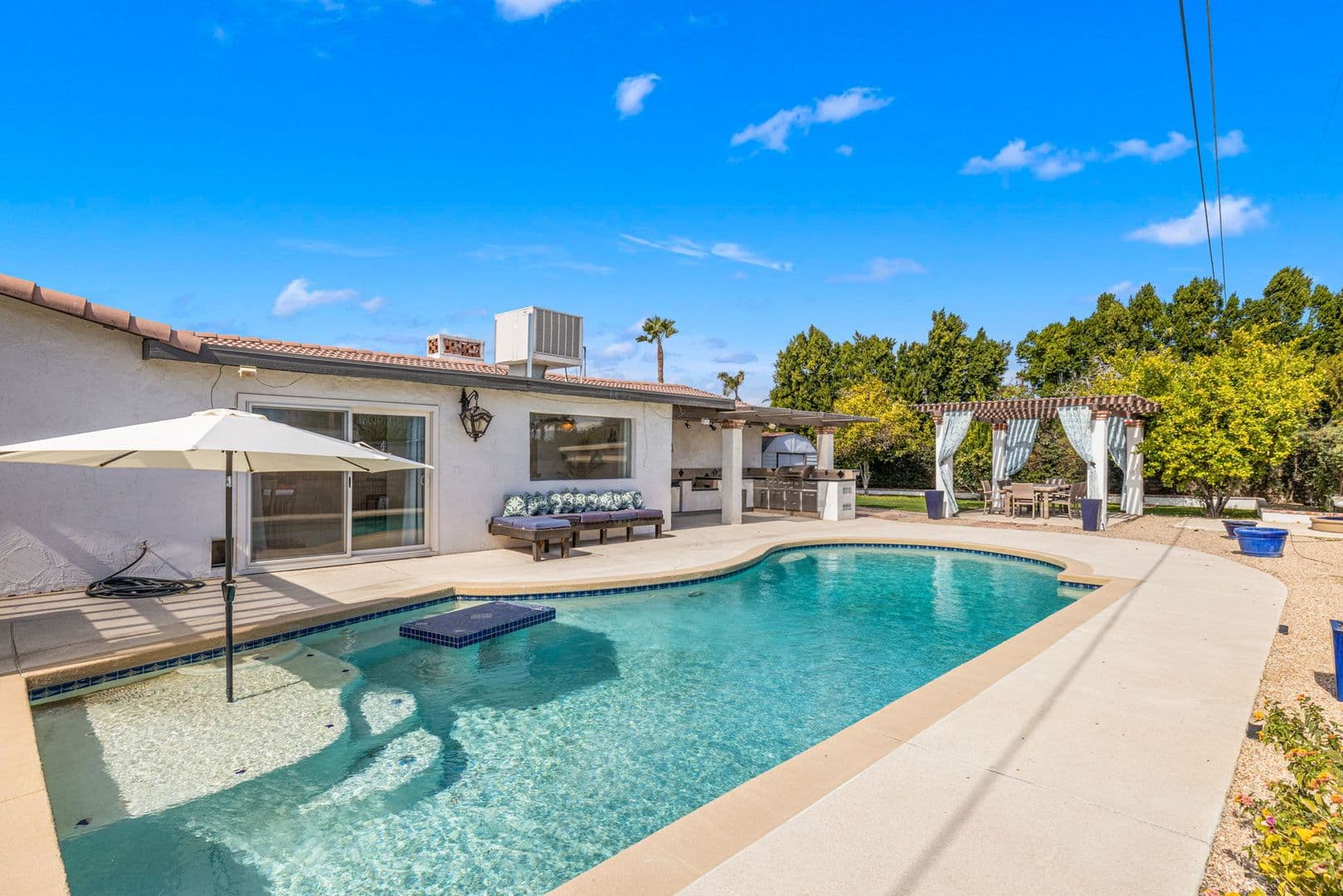 Palm Springs House: 2290 N Victoria Rd