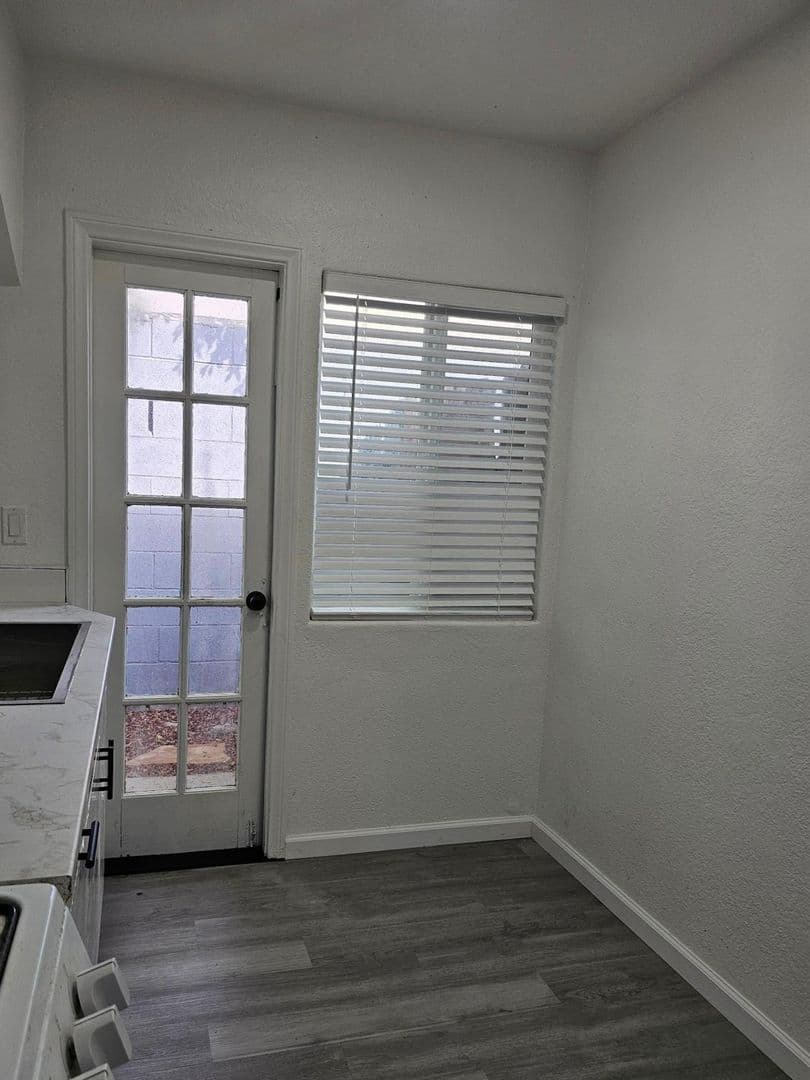Palm Springs Apartment: 2231 N Palm Canyon