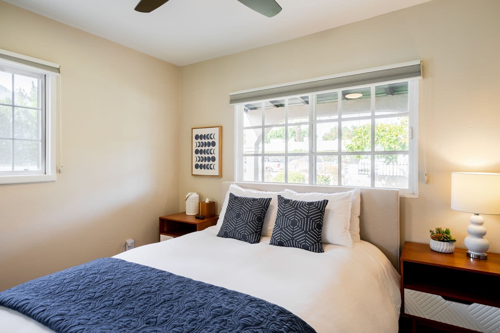 Palm Springs House: 477 East Via Colusa