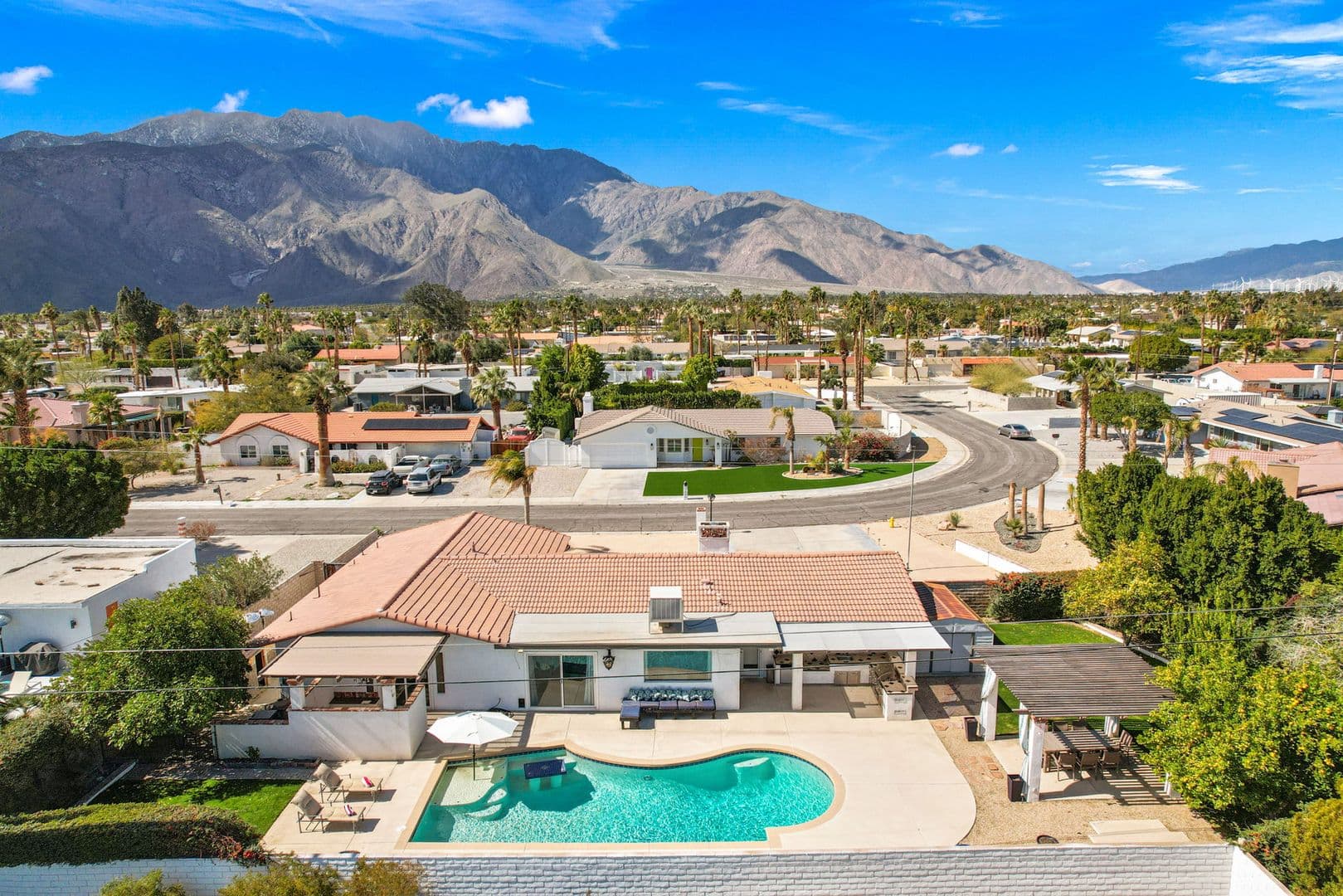 Palm Springs House: 2290 N Victoria Rd