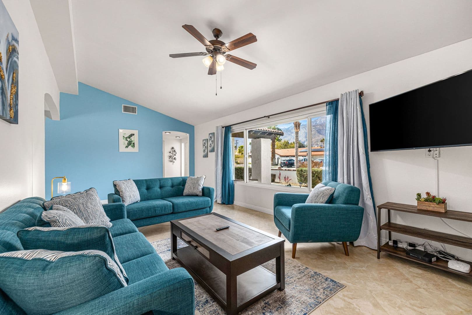 Palm Springs House: 2290 N Victoria Rd