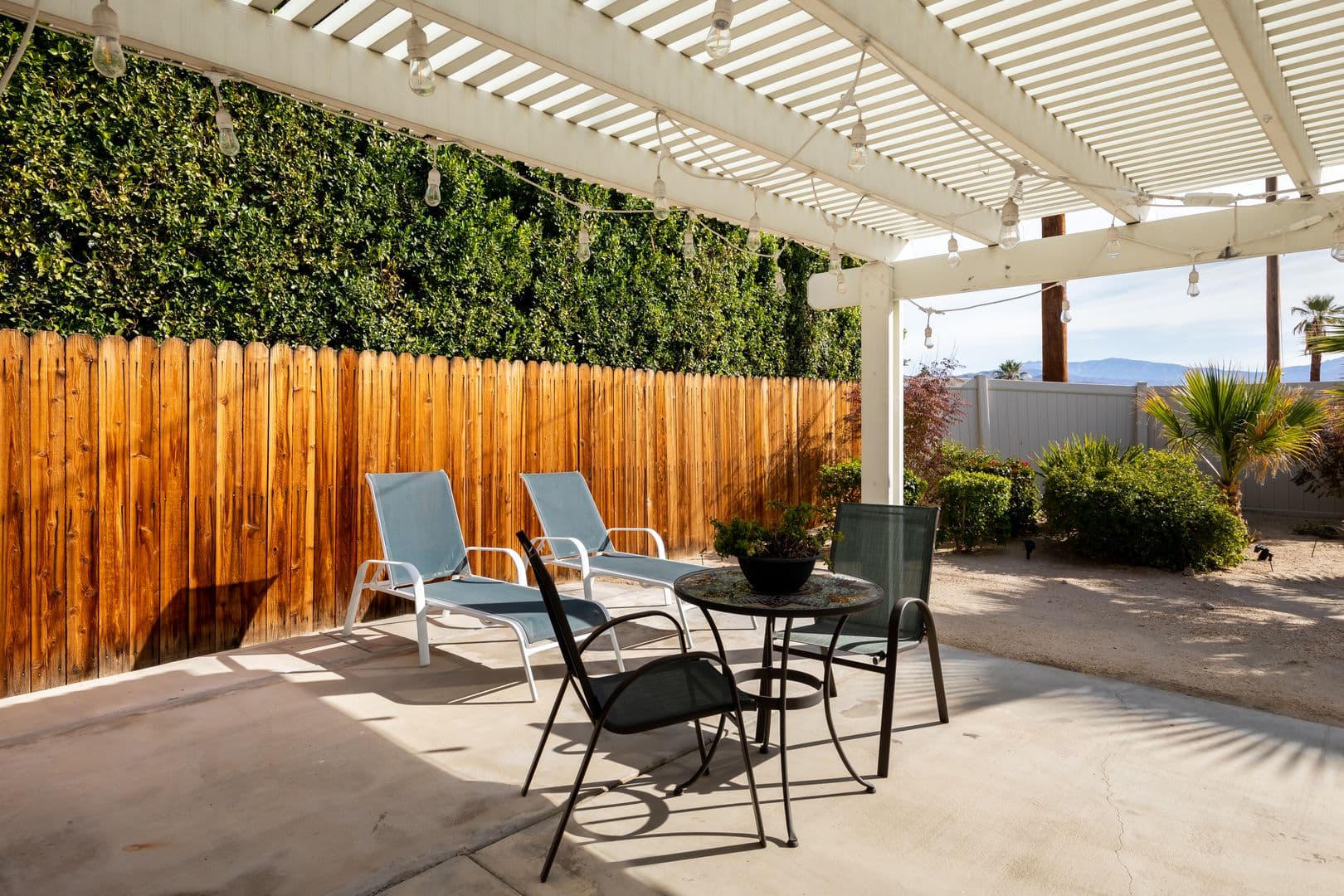 Palm Springs House: 477 East Via Colusa
