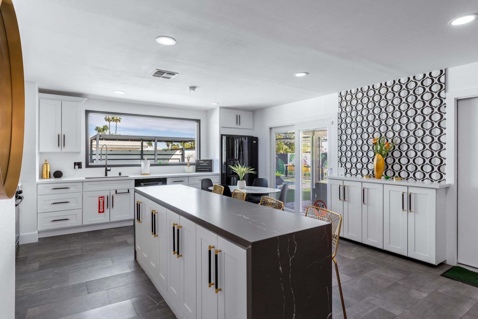 Palm Springs House: 2380 N San Antonio Rd