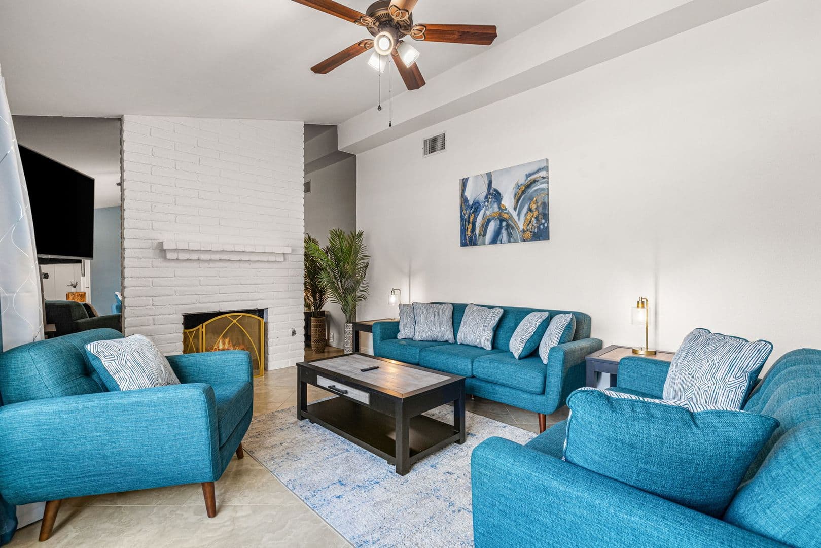 Palm Springs House: 2290 N Victoria Rd