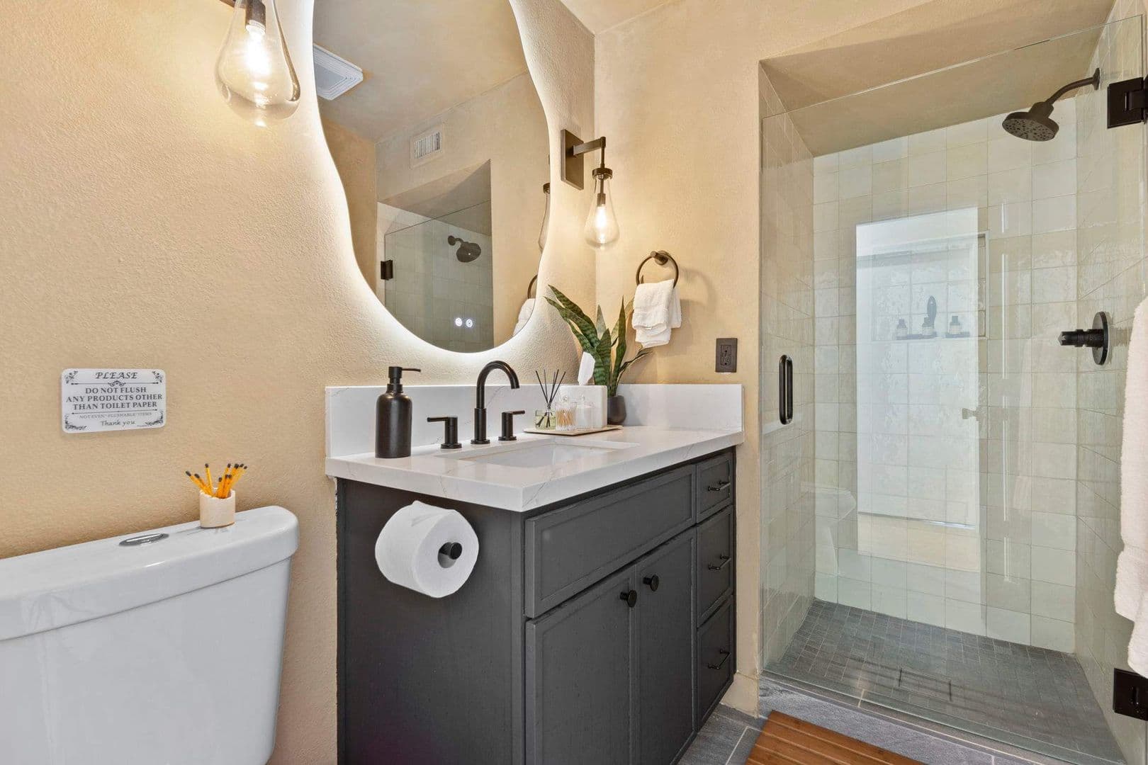 San Diego House: 5865 Cozzens Street
