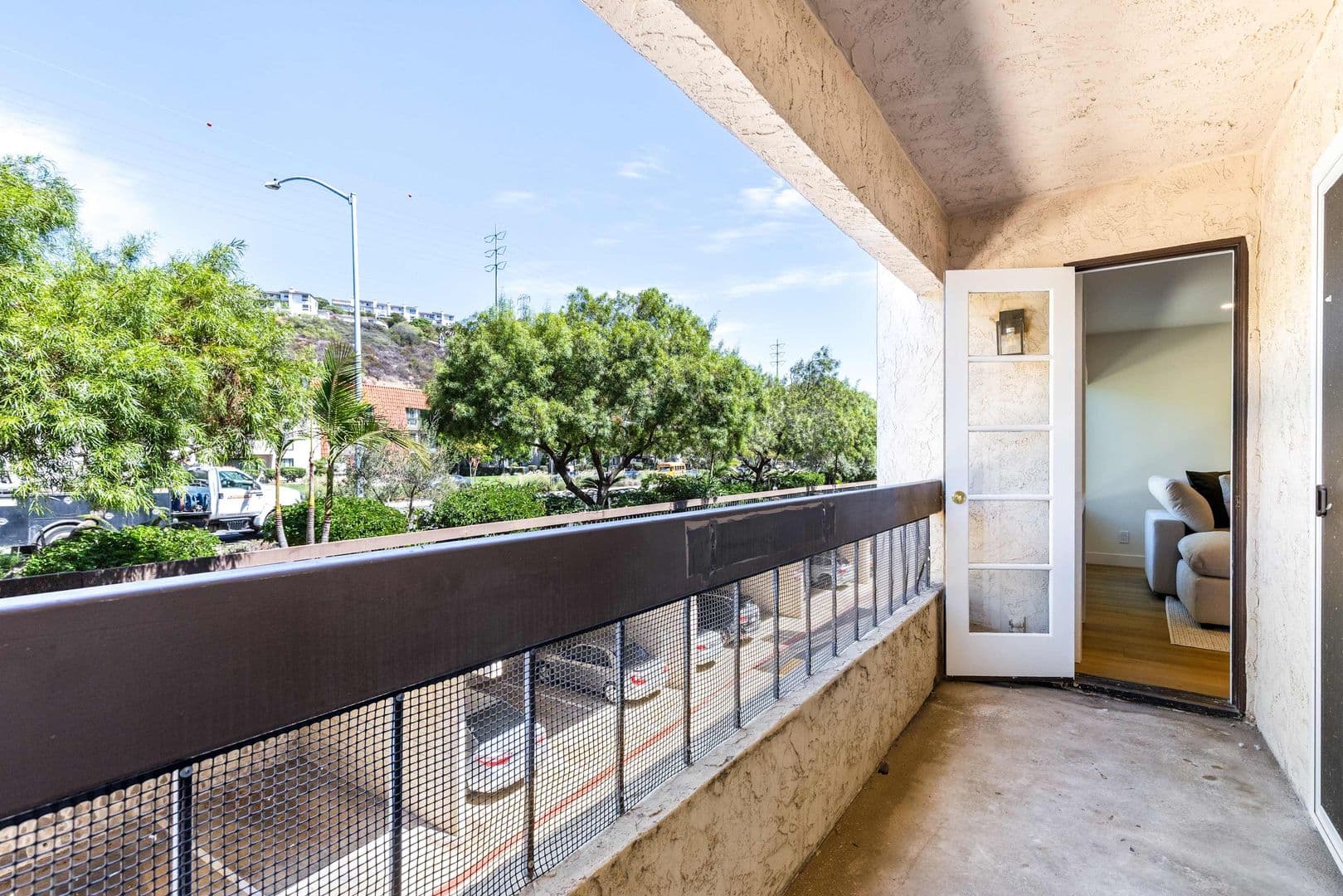 San Diego House: 6757 Friars Rd
