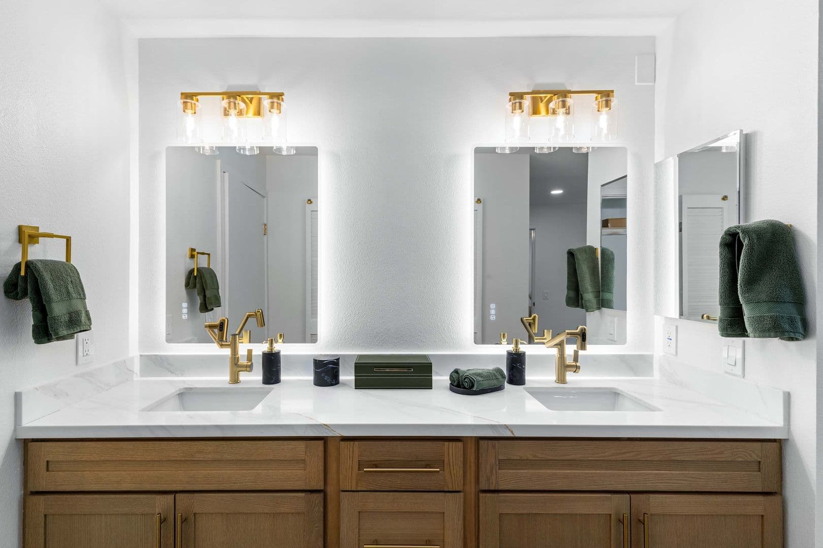 San Diego House: 6757 Friars Rd