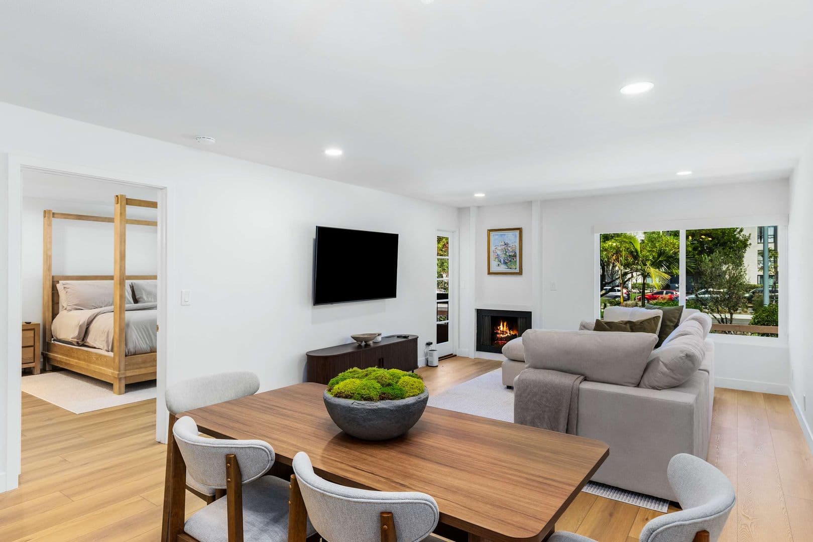 San Diego House: 6757 Friars Rd