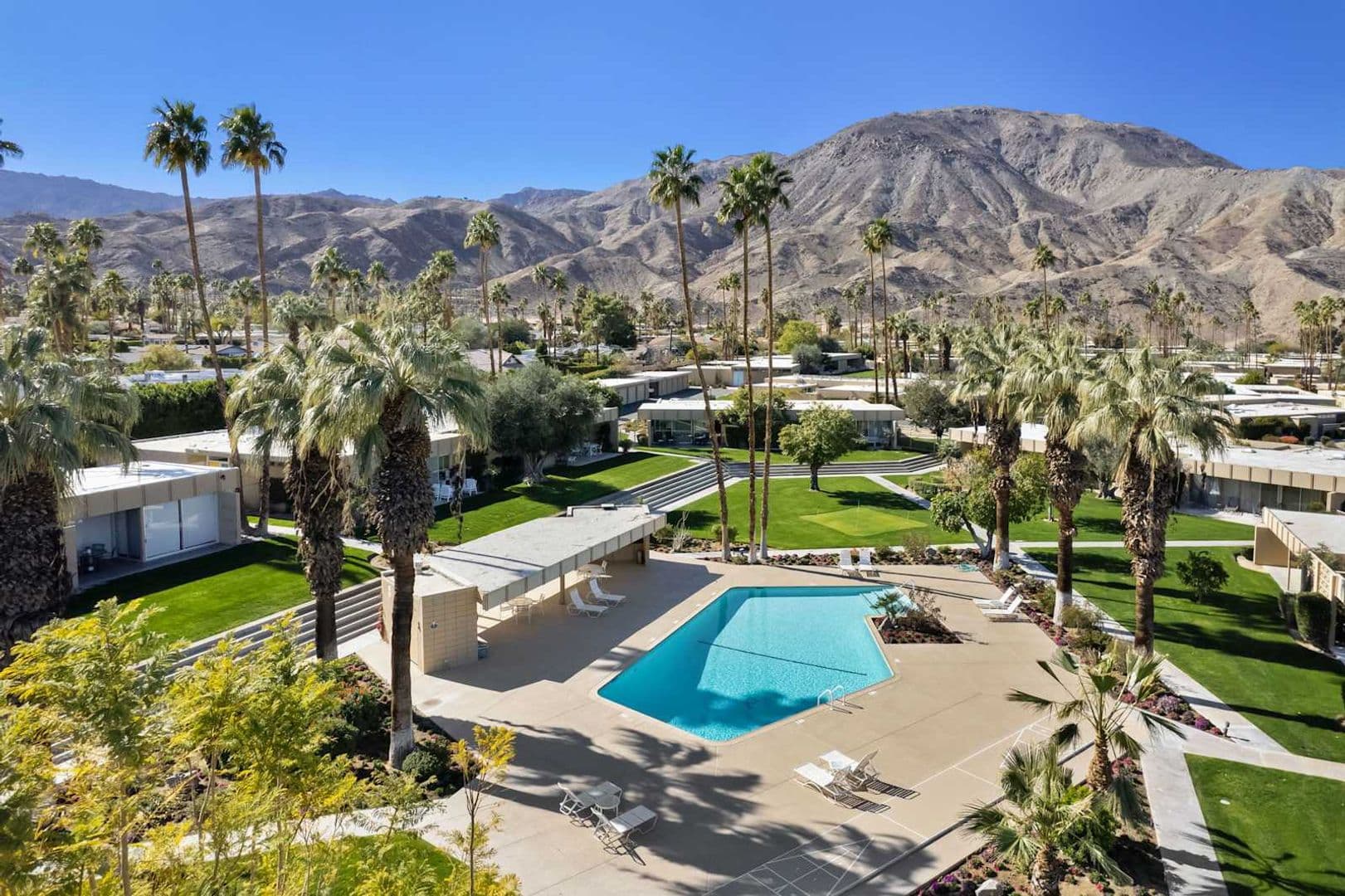 Palm Desert House: 815 Sandpiper Street