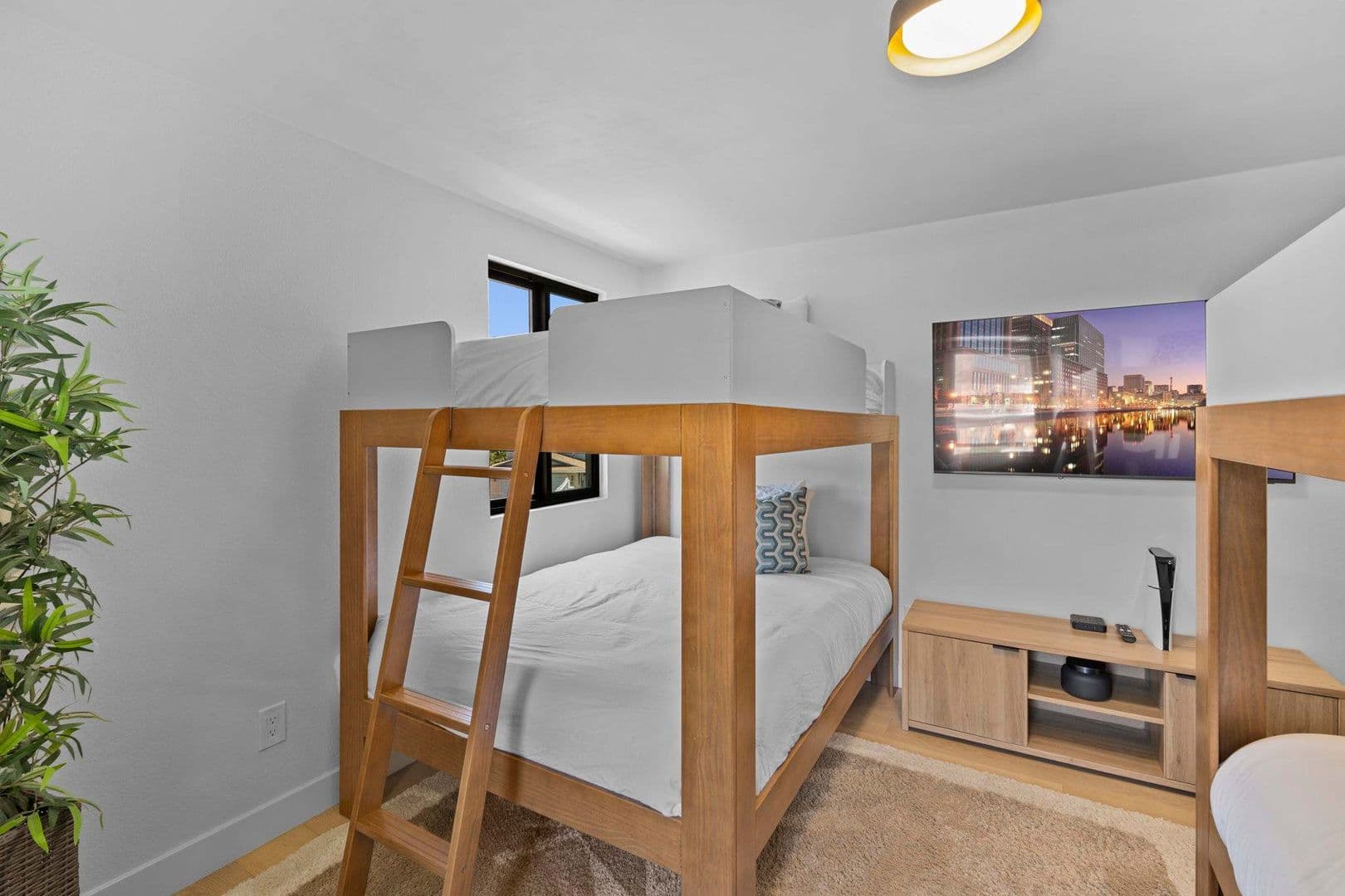 San Diego House: 5865 Cozzens Street