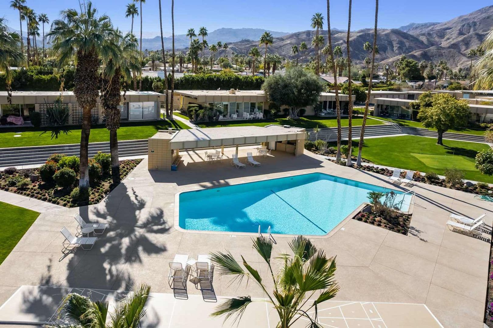 Palm Desert House: 815 Sandpiper Street