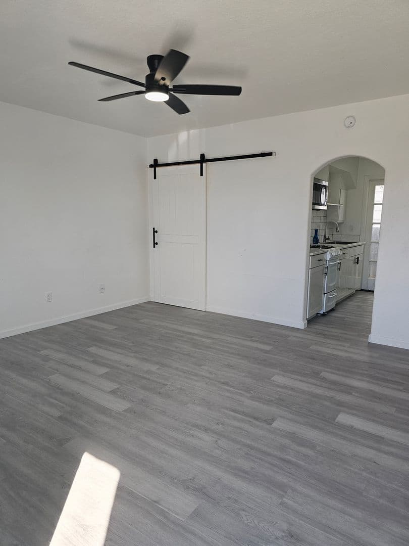 Palm Springs Apartment: 2231 N Palm Canyon